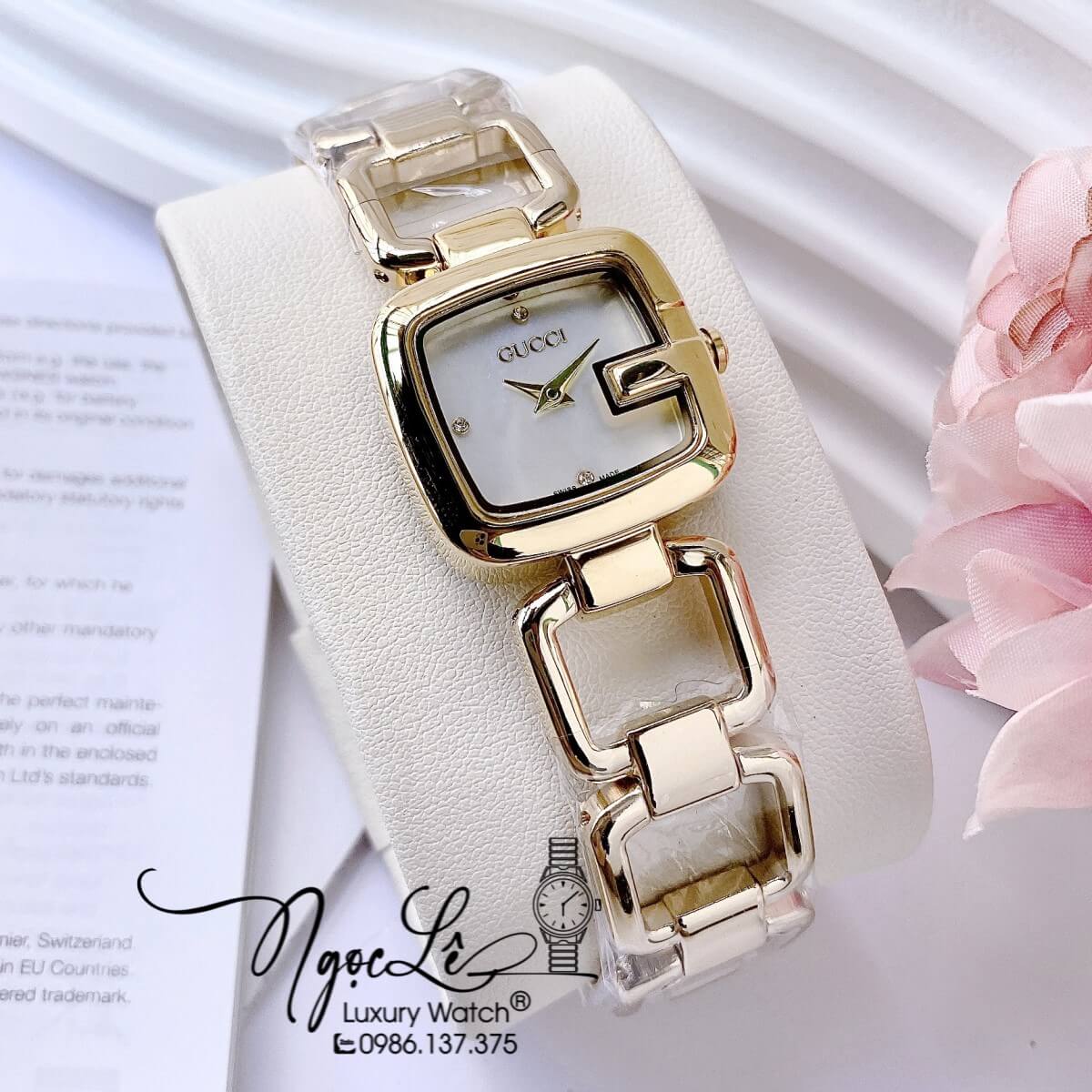 Đồng Hồ Nữ Gucci G-Gucci Dây Kim Loại Dáng Lắc Tay Vàng Mặt Trắng Size 32mm