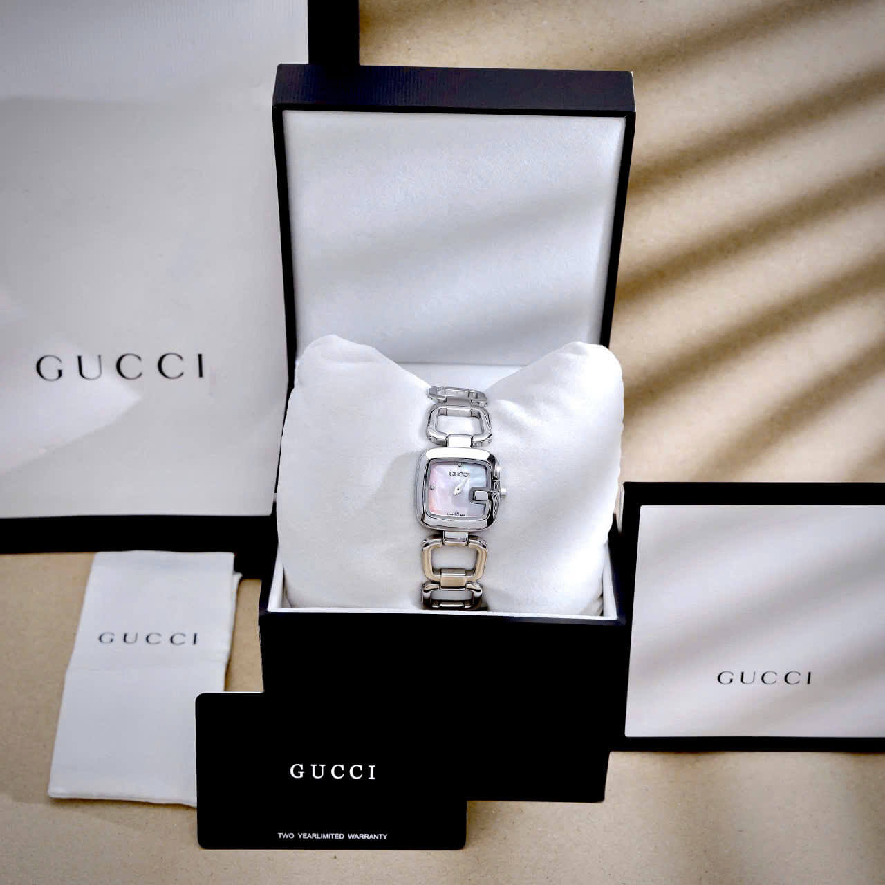 Đồng Hồ Nữ Gucci G-Gucci Dây Lắc Tay Màu Bạc Mặt Xà Cừ Hồng Nhạt Size 32mm