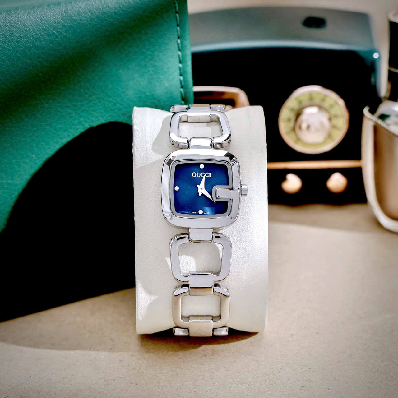 Đồng Hồ Nữ Gucci G-Gucci Dây Lắc Tay Màu Bạc Mặt Xanh Dương Đậm Size 32mm