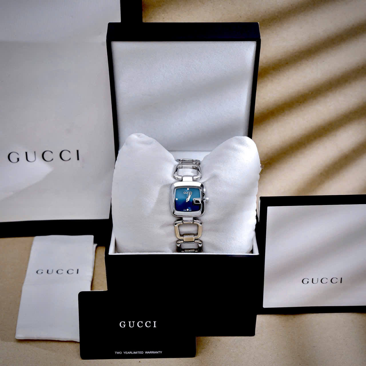 Đồng Hồ Nữ Gucci G-Gucci Dây Lắc Tay Màu Bạc Mặt Xanh Dương Đậm Size 32mm
