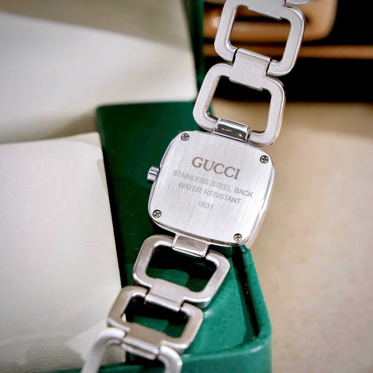 Đồng Hồ Nữ Gucci G-Gucci Dây Lắc Tay Màu Bạc Mặt Xanh Rêu Size 32mm