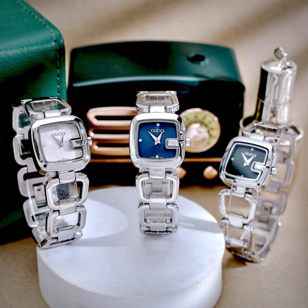 Đồng Hồ Nữ Gucci G-Gucci Dây Lắc Tay Màu Bạc Mặt Xanh Rêu Size 32mm