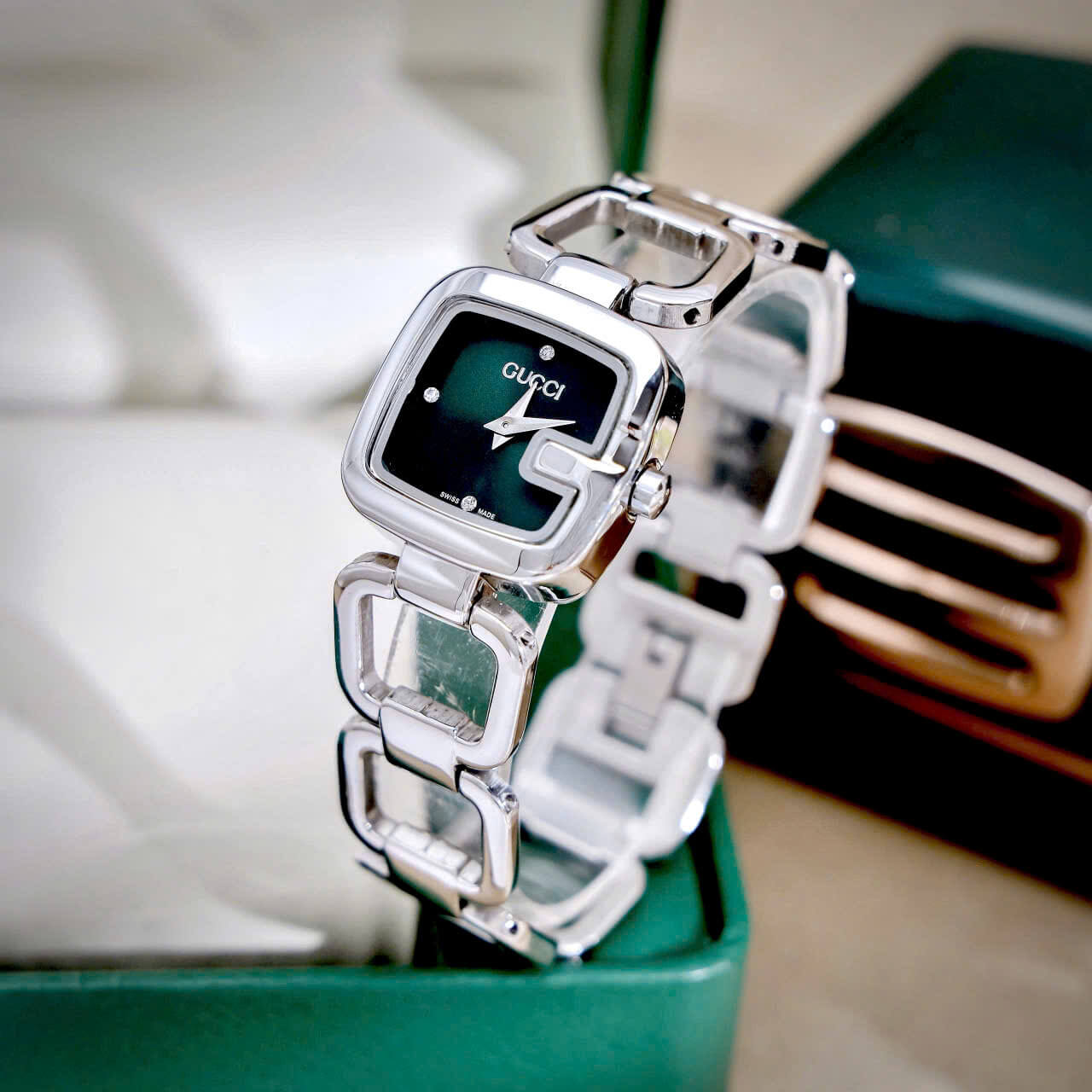 Đồng Hồ Nữ Gucci G-Gucci Dây Lắc Tay Màu Bạc Mặt Xanh Rêu Size 32mm