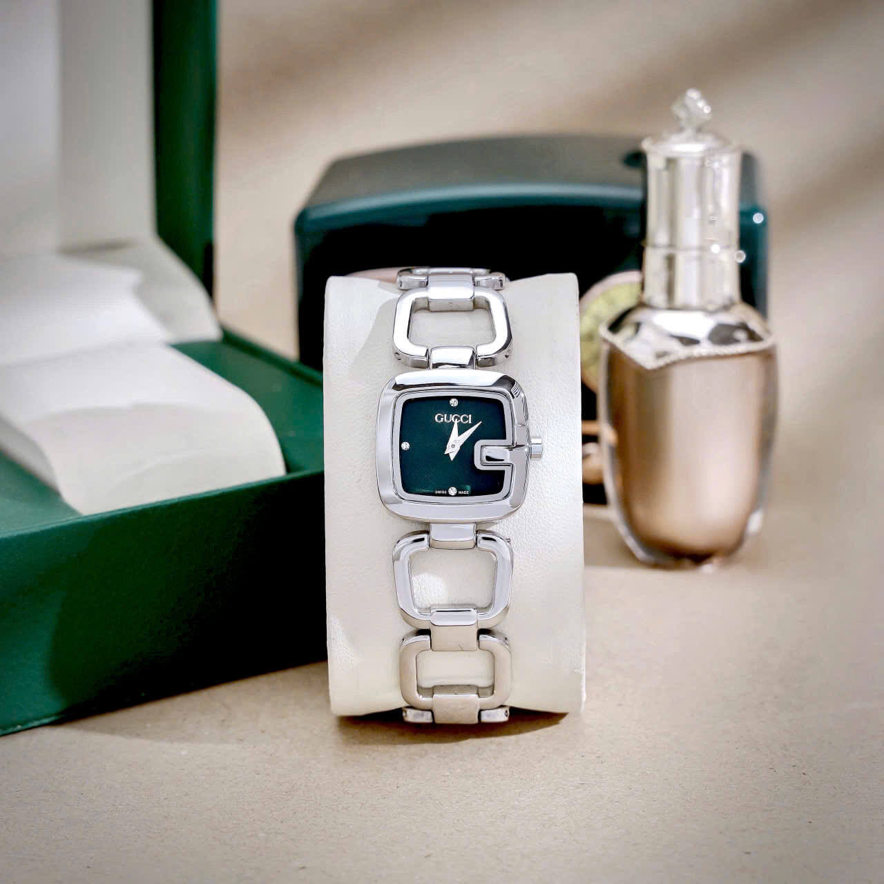 Đồng Hồ Nữ Gucci G-Gucci Dây Lắc Tay Màu Bạc Mặt Xanh Rêu Size 32mm