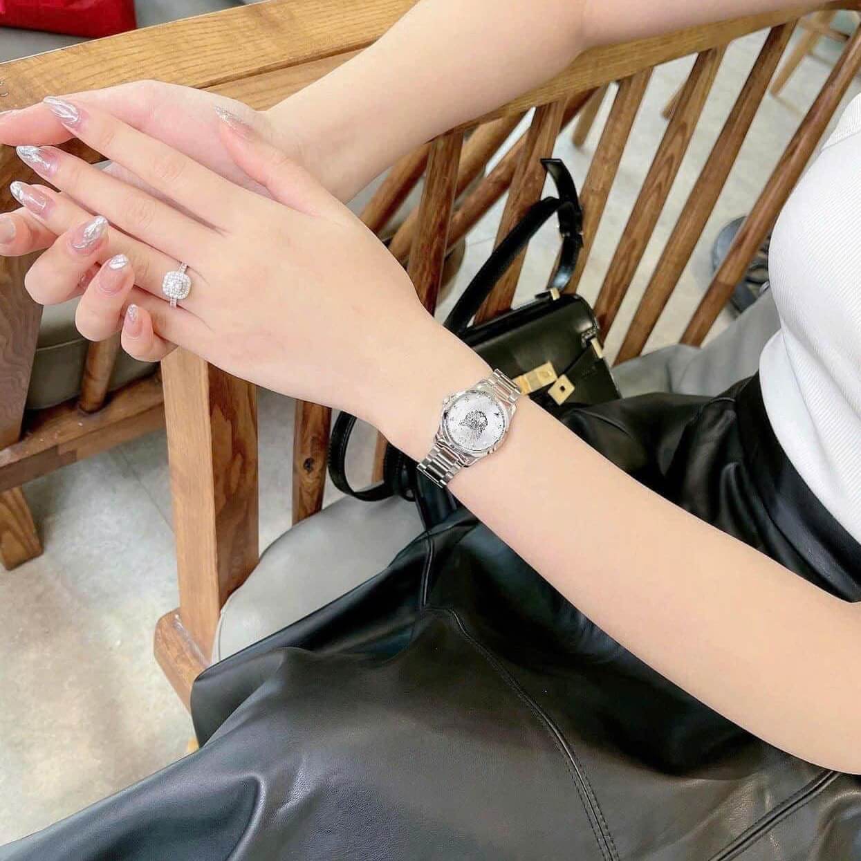 Đồng Hồ Nữ Gucci G-Timeless Cat Dây Kim Loại Silver Mặt Mèo Size 28mm