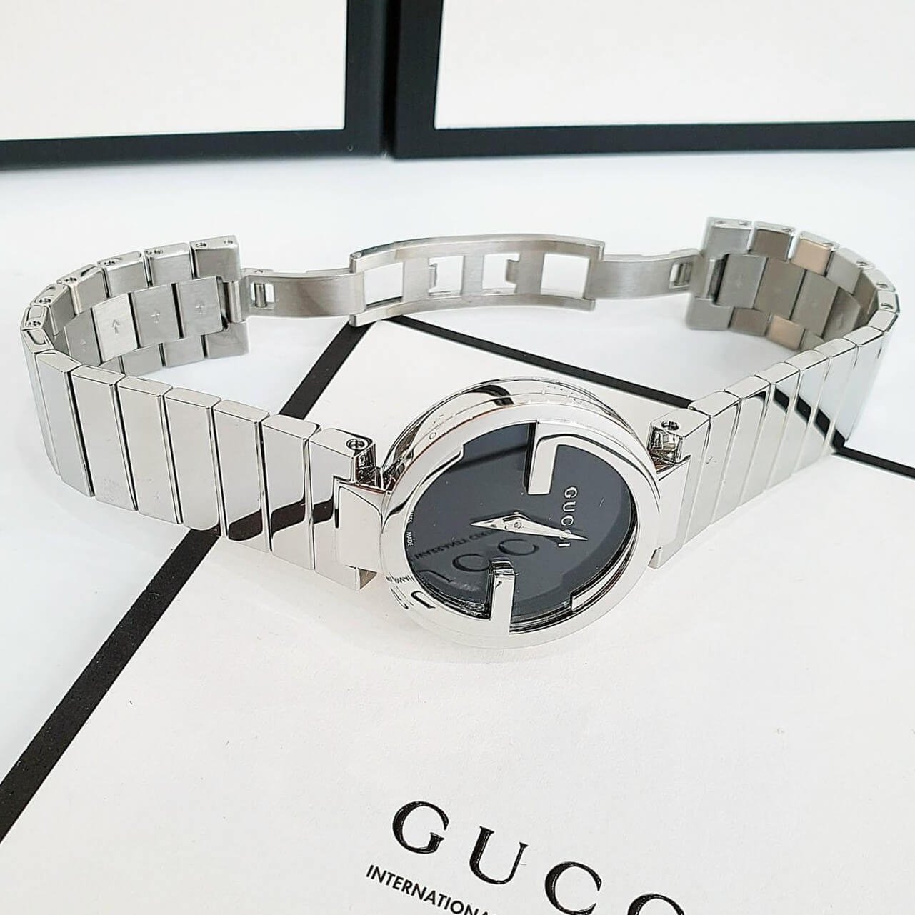 Đồng Hồ Nữ Gucci Interlocking Dây Kim Loại Bạc Mặt Đen Size 28mm - Quartz Japan