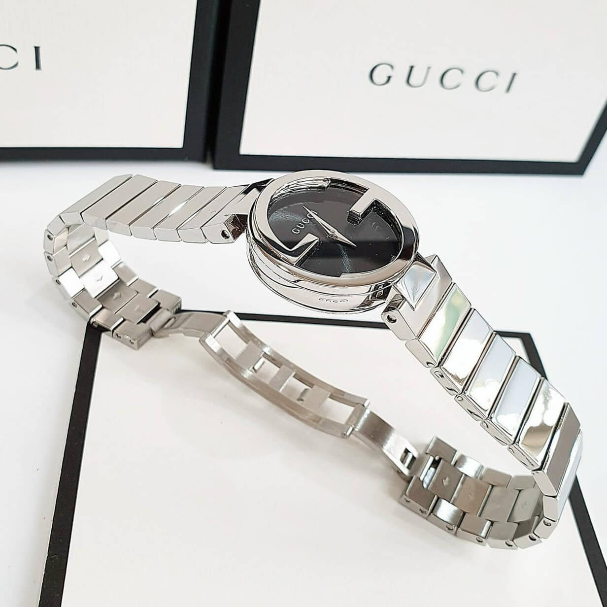 Đồng Hồ Nữ Gucci Interlocking Dây Kim Loại Bạc Mặt Đen Size 28mm - Quartz Japan