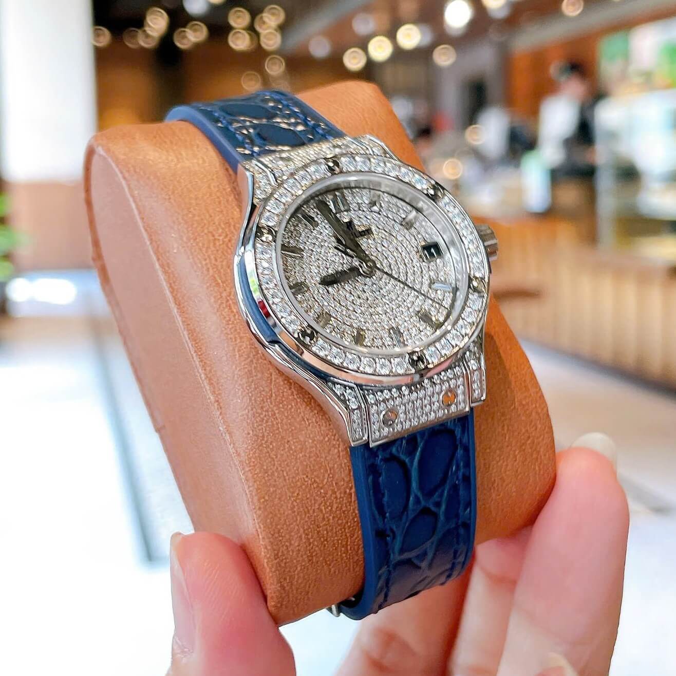 Đồng Hồ Nữ Hublot Classic Fusion Dây Cao Su Xanh Navy Đính Đá Size 30mm Máy Pin Miyota Nhật - Vỏ Silver