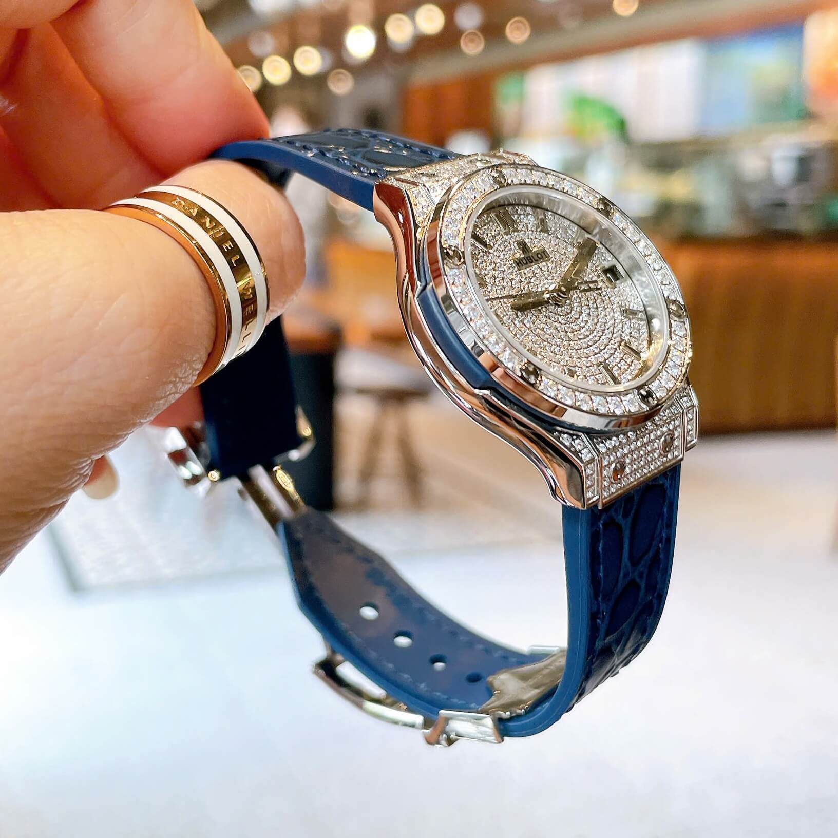 Đồng Hồ Nữ Hublot Classic Fusion Dây Cao Su Xanh Navy Đính Đá Size 30mm Máy Pin Miyota Nhật - Vỏ Silver