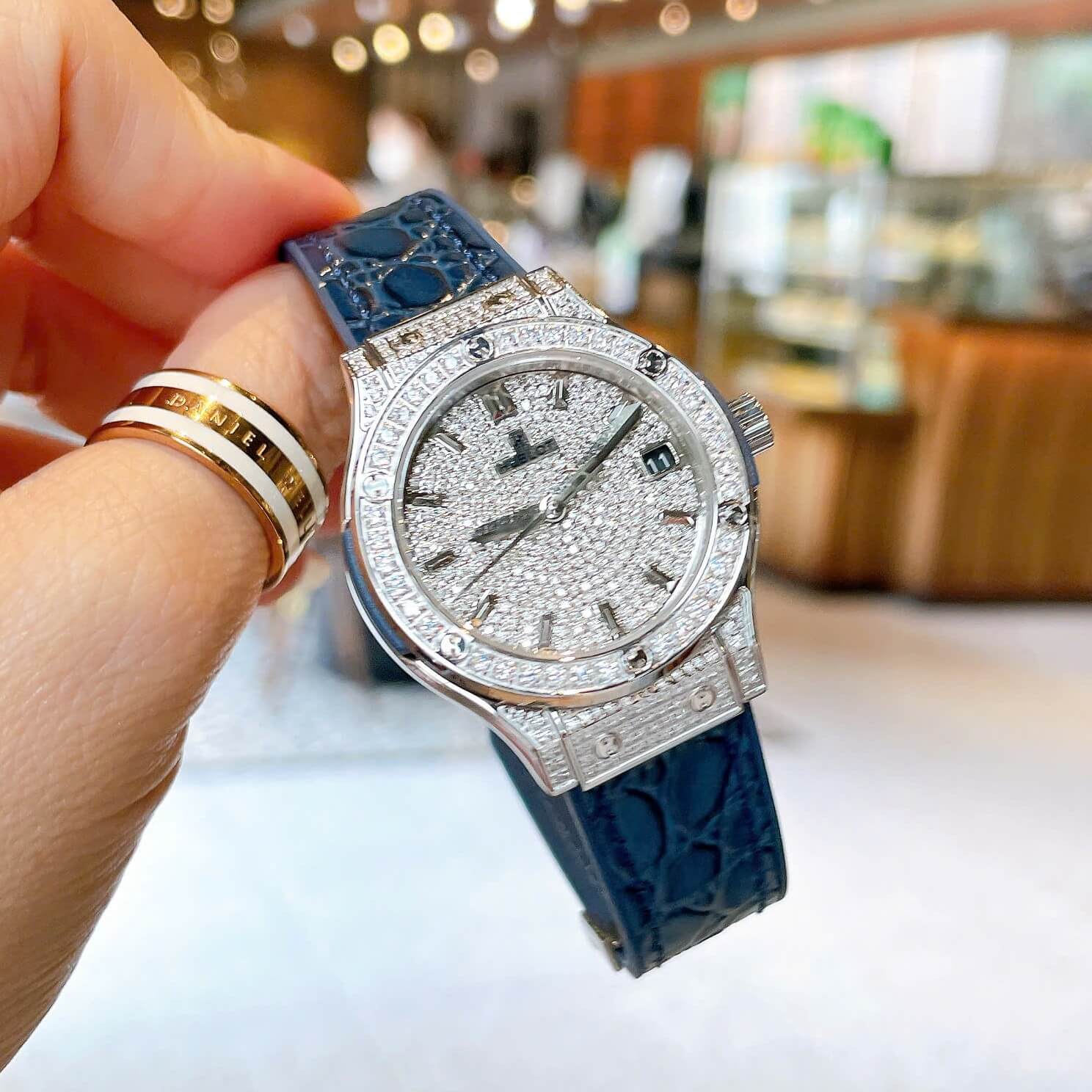 Đồng Hồ Nữ Hublot Classic Fusion Dây Cao Su Xanh Navy Đính Đá Size 30mm Máy Pin Miyota Nhật - Vỏ Silver