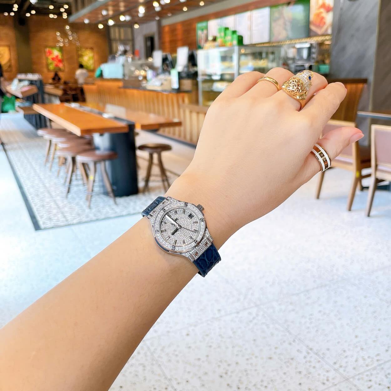 Đồng Hồ Nữ Hublot Classic Fusion Dây Cao Su Xanh Navy Đính Đá Size 30mm Máy Pin Miyota Nhật - Vỏ Silver
