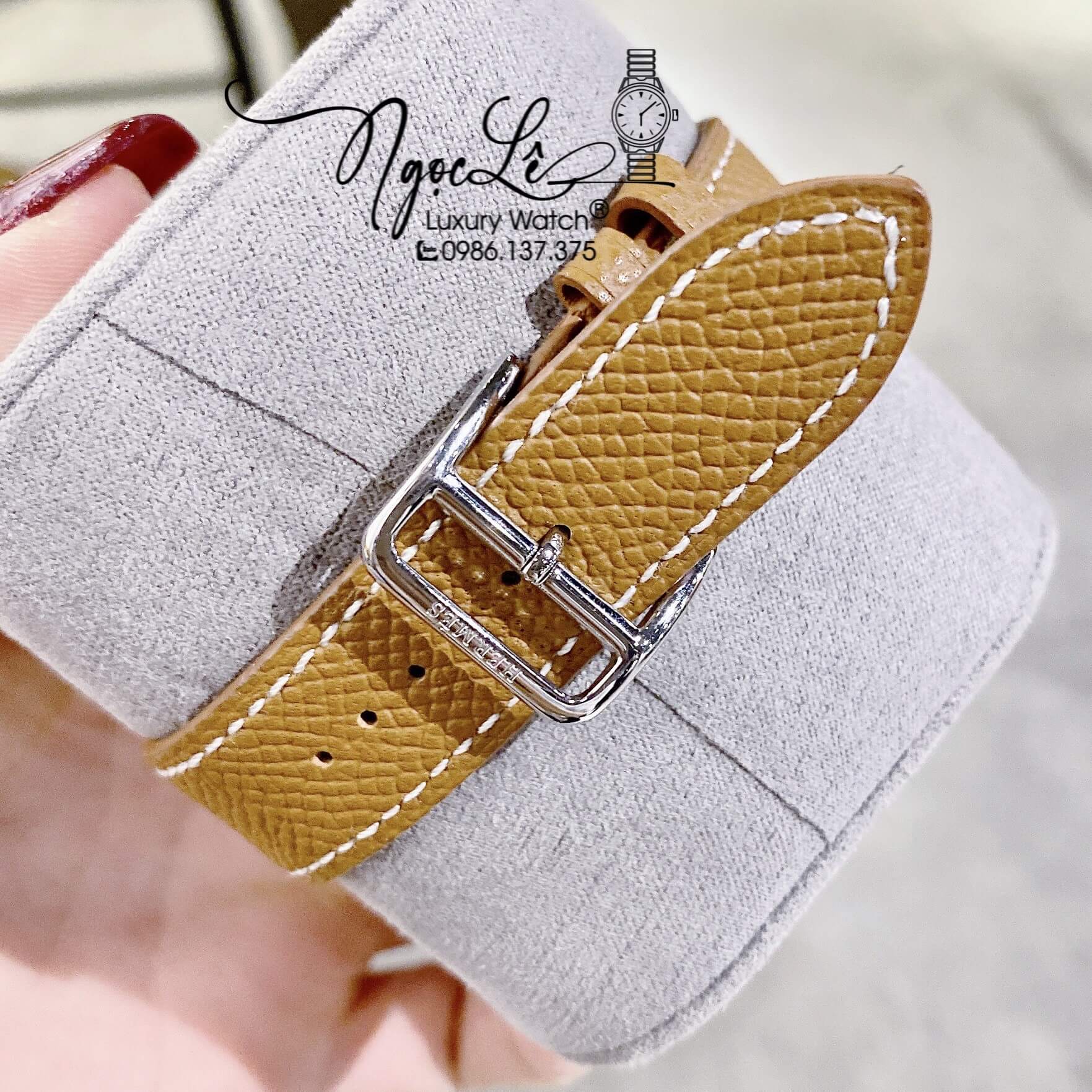 Đồng Hồ Nữ Hermes H Dây Da Màu Nâu Bò Mặt Vuông Đính Đá Size 26x26mm