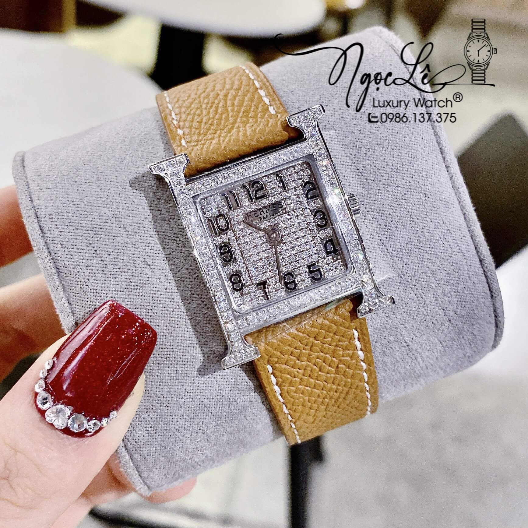 Đồng Hồ Nữ Hermes H Dây Da Màu Nâu Bò Mặt Vuông Đính Đá Size 26x26mm