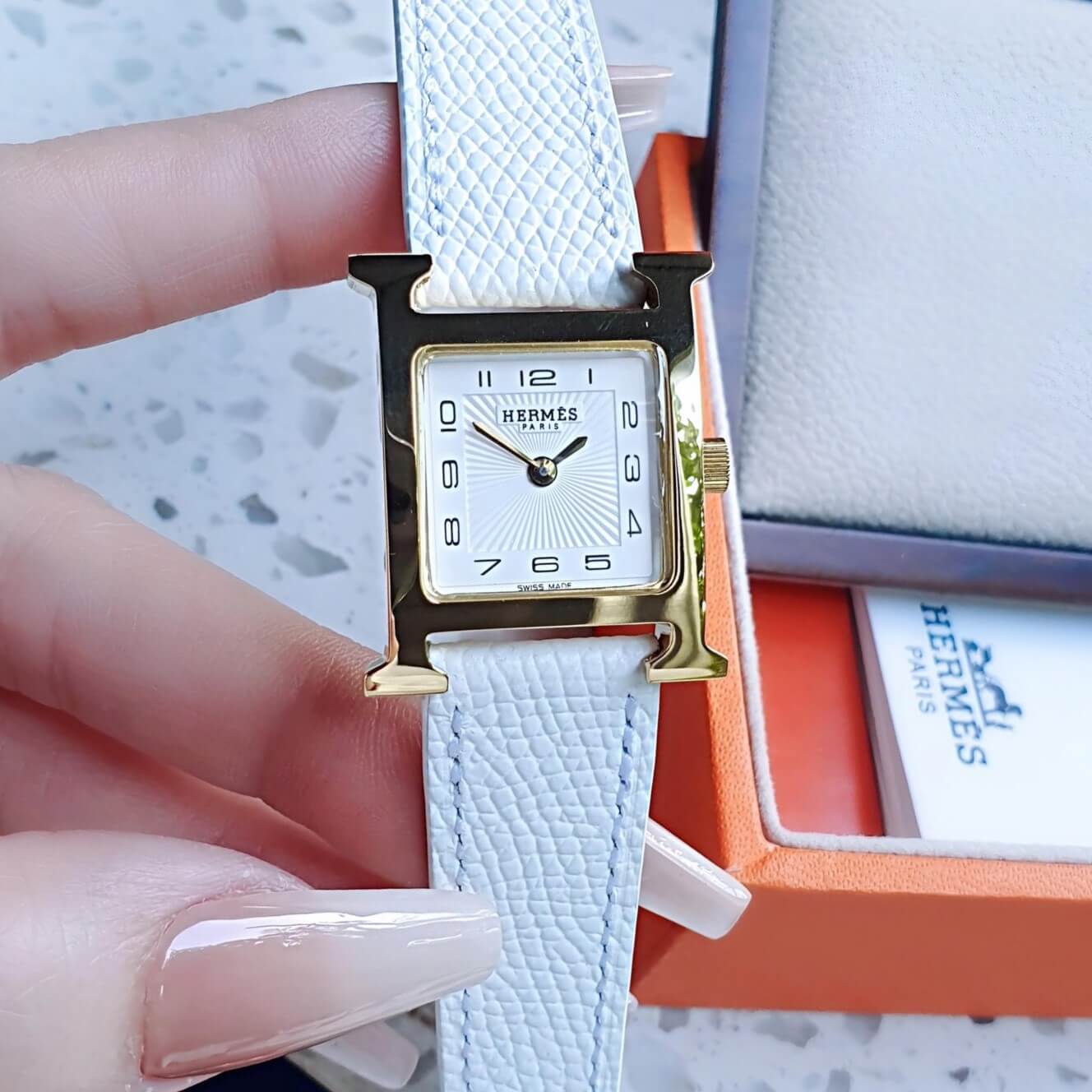 Đồng Hồ Nữ Hermes H Hour Dây Da Màu Trắng Vỏ Vàng Gold Size 21x21mm