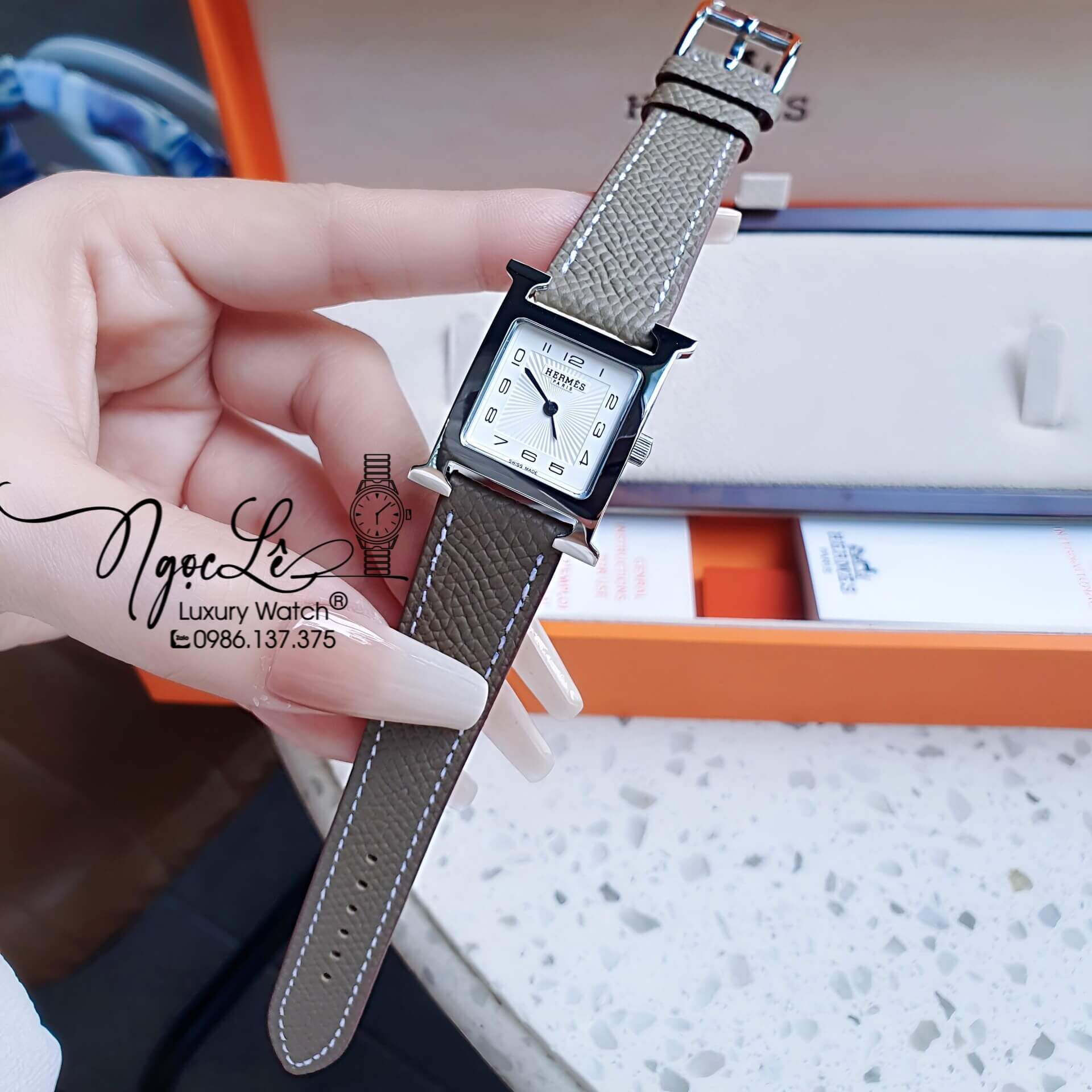 Đồng Hồ Nữ Hermes H Hour Dây Da Màu Xám Vỏ Bạc Silver Size 21x21mm