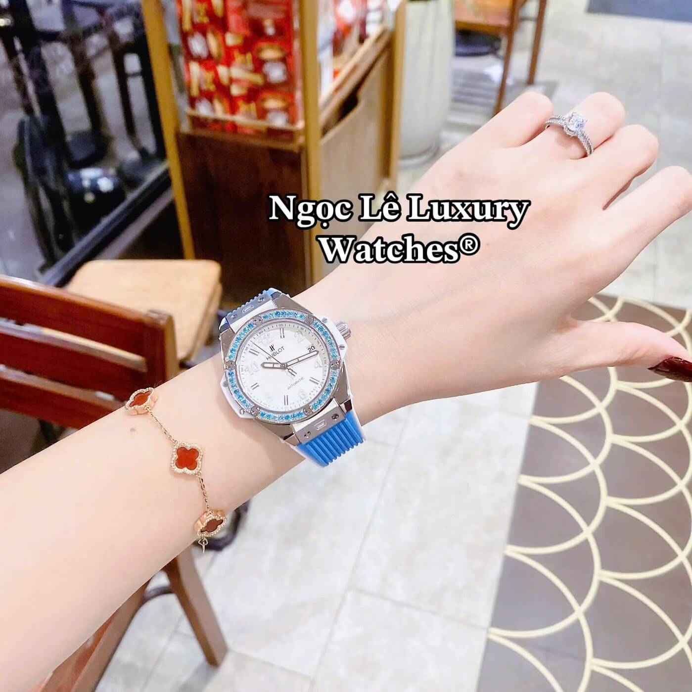 Đồng Hồ Nữ Hublot Big Bang Dây Cao Su Xanh Da Trời Đính Đá Cùng Tone Size 39mm Vỏ Silver