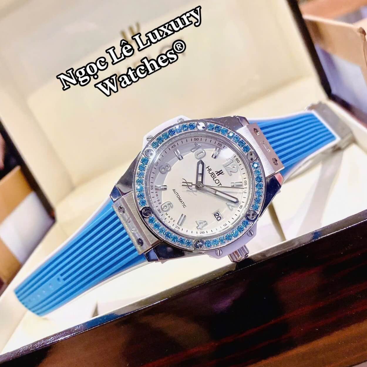 Đồng Hồ Nữ Hublot Big Bang Dây Cao Su Xanh Da Trời Đính Đá Cùng Tone Size 39mm Vỏ Silver