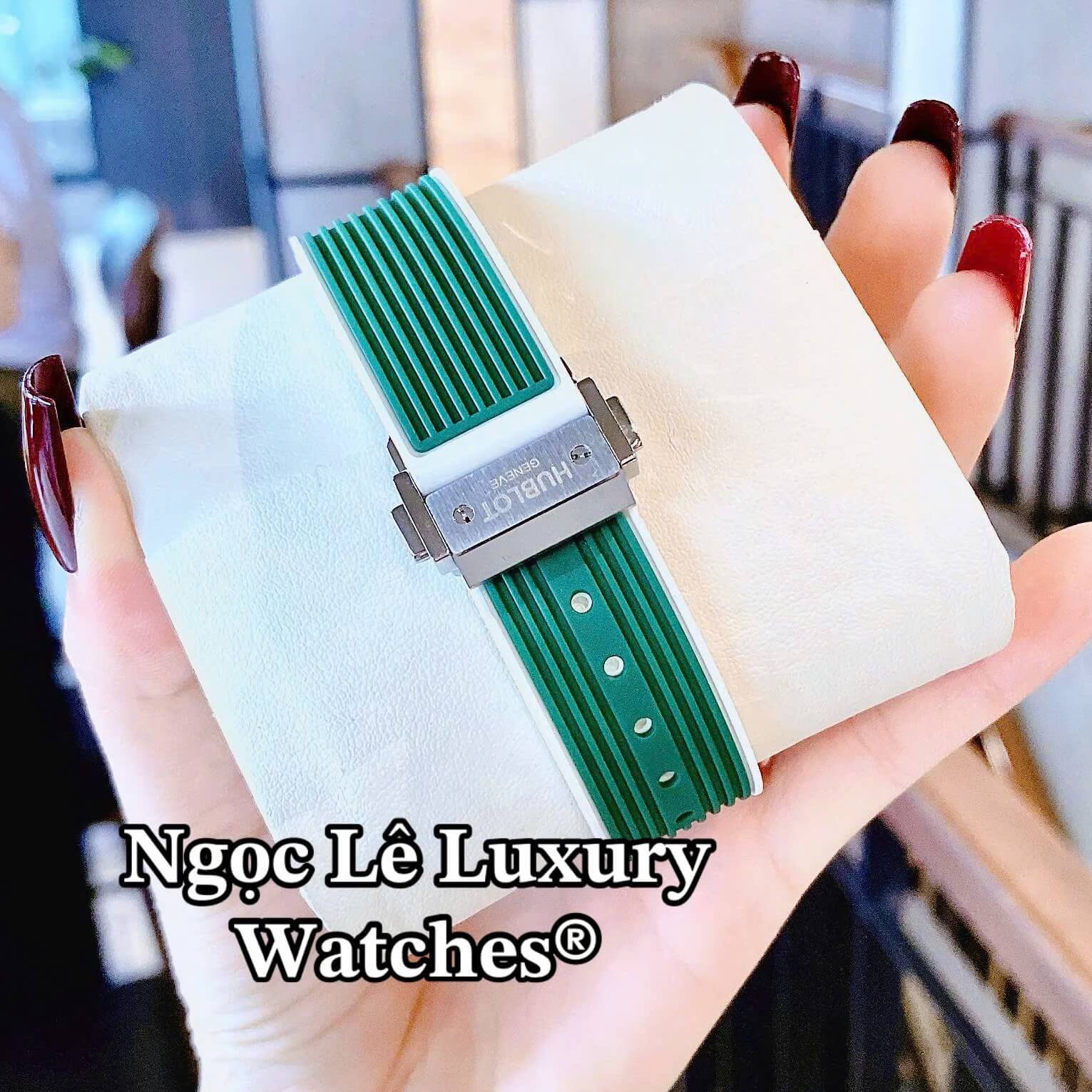 Đồng Hồ Nữ Hublot Big Bang Dây Cao Su Xanh Lá Đậm Đính Đá Cùng Tone Size 39mm Vỏ Silver