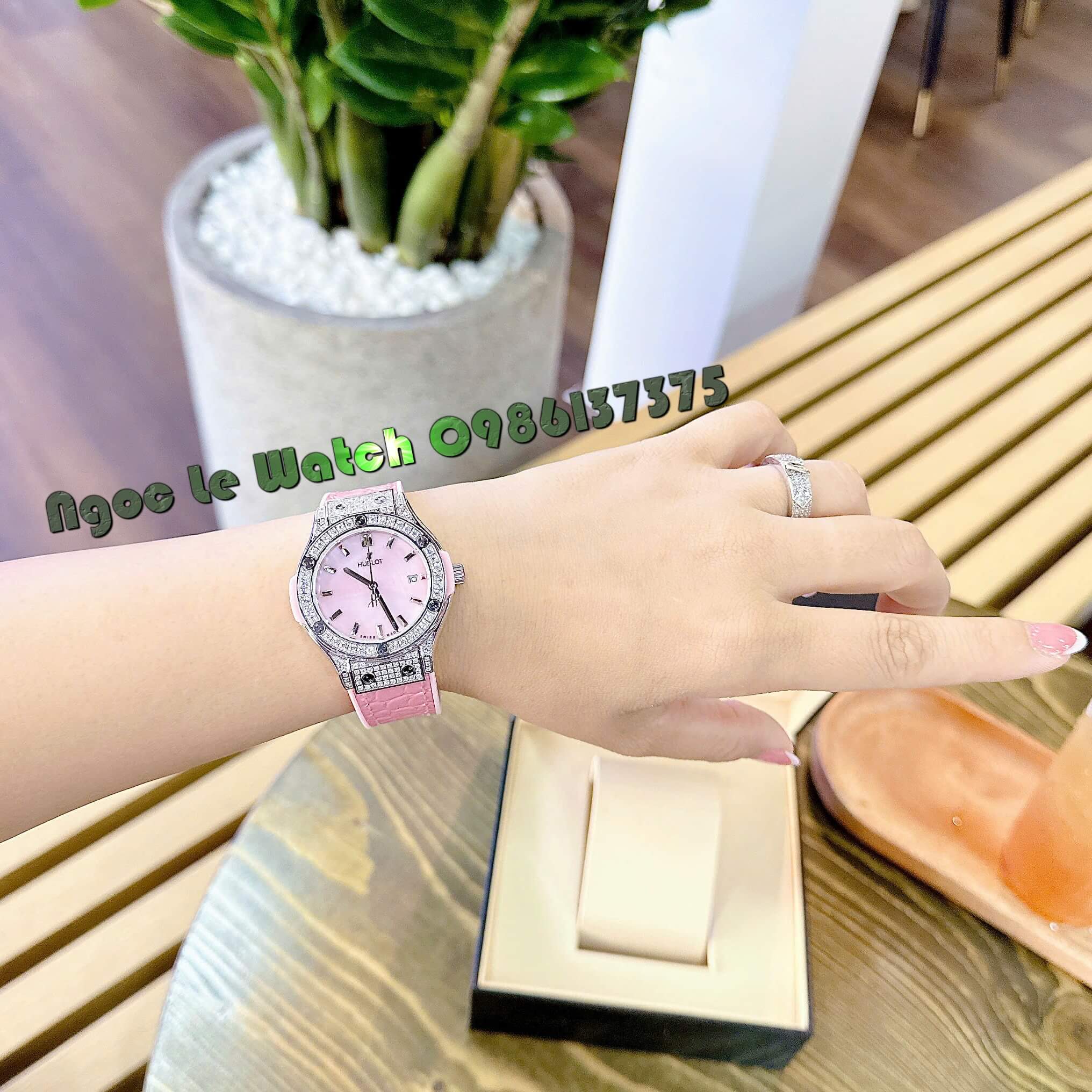 Đồng Hồ Nữ Hublot Classic Fusion Dây Cao Su Bọc Da Hồng Đính Đá Silver Size 34mm - Máy Quartz