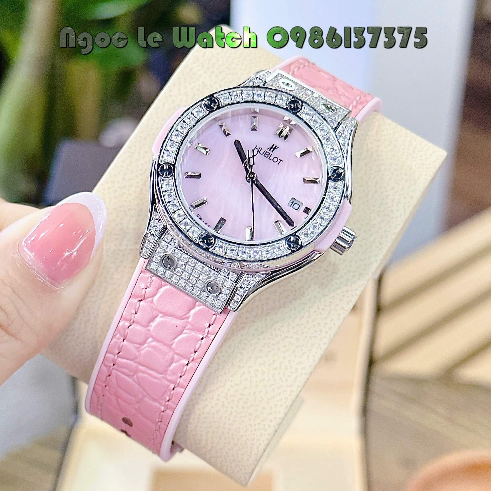 Đồng Hồ Nữ Hublot Classic Fusion Dây Cao Su Bọc Da Hồng Đính Đá Silver Size 34mm - Máy Quartz