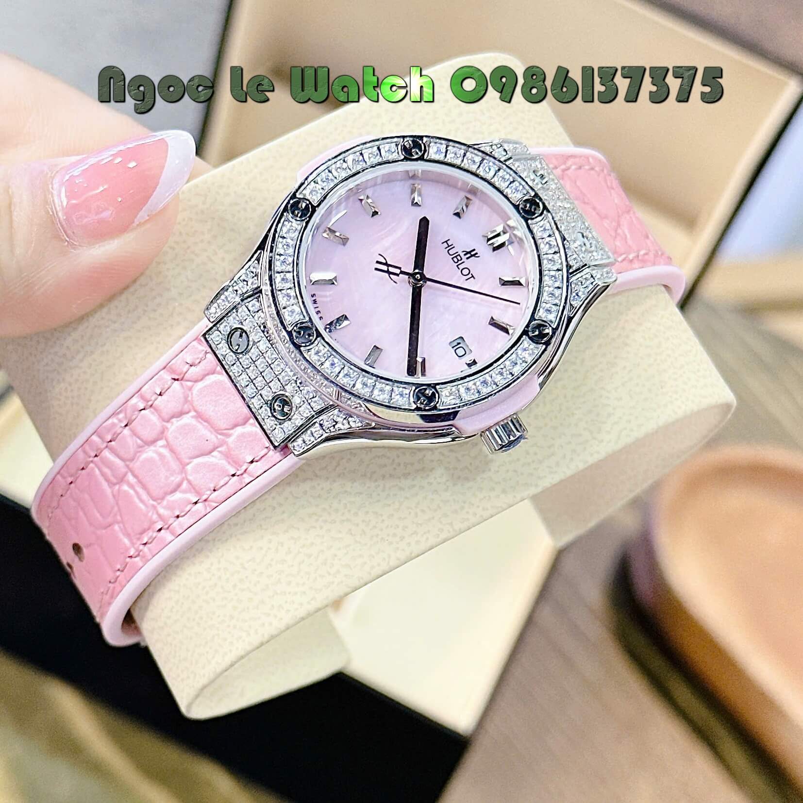 Đồng Hồ Nữ Hublot Classic Fusion Dây Cao Su Bọc Da Hồng Đính Đá Silver Size 34mm - Máy Quartz