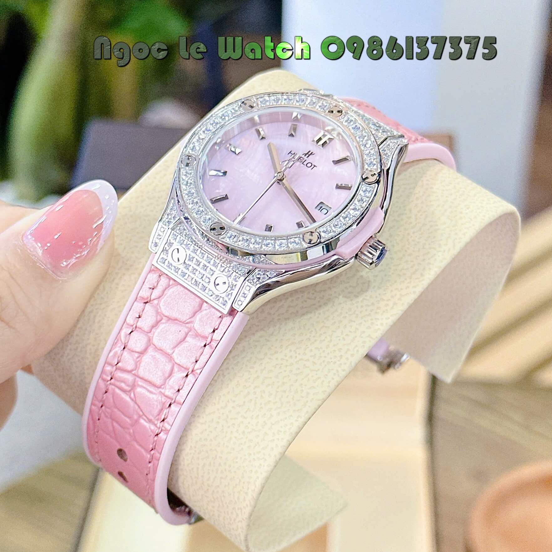 Đồng Hồ Nữ Hublot Classic Fusion Dây Cao Su Bọc Da Hồng Đính Đá Silver Size 34mm - Máy Quartz