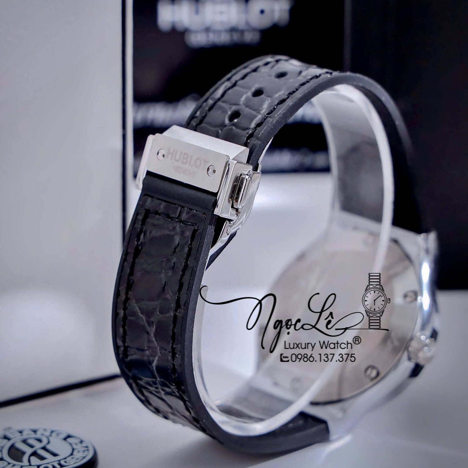 Đồng Hồ Nữ Hublot Classic Fusion Cao Su Bọc Da Màu Đen Đính Đá Vỏ Silver Size 34mm - Máy Quartz