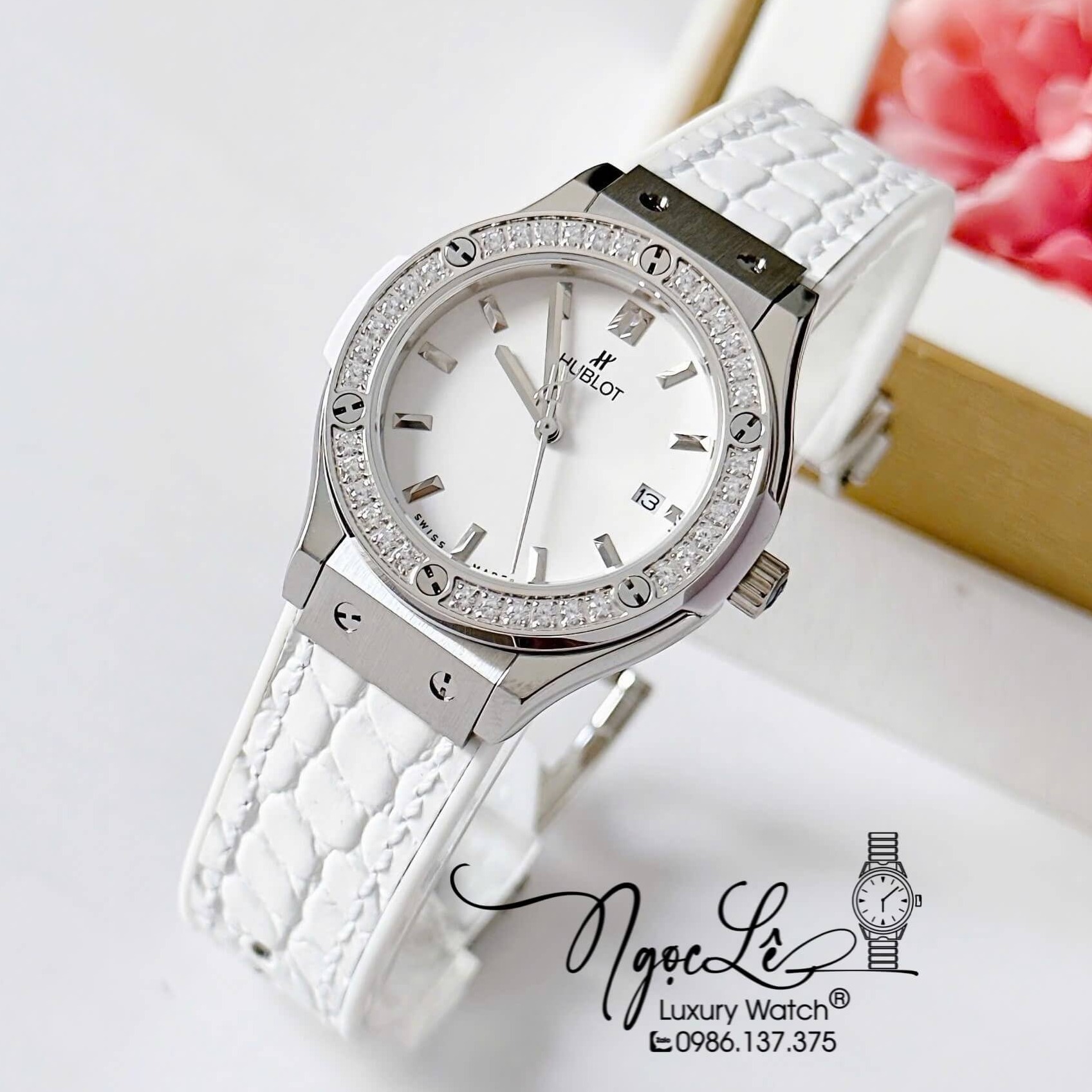 Đồng Hồ Nữ Hublot Classic Fusion Cao Su Bọc Da Trắng Đính Đá Silver Size 34mm - Máy Quartz