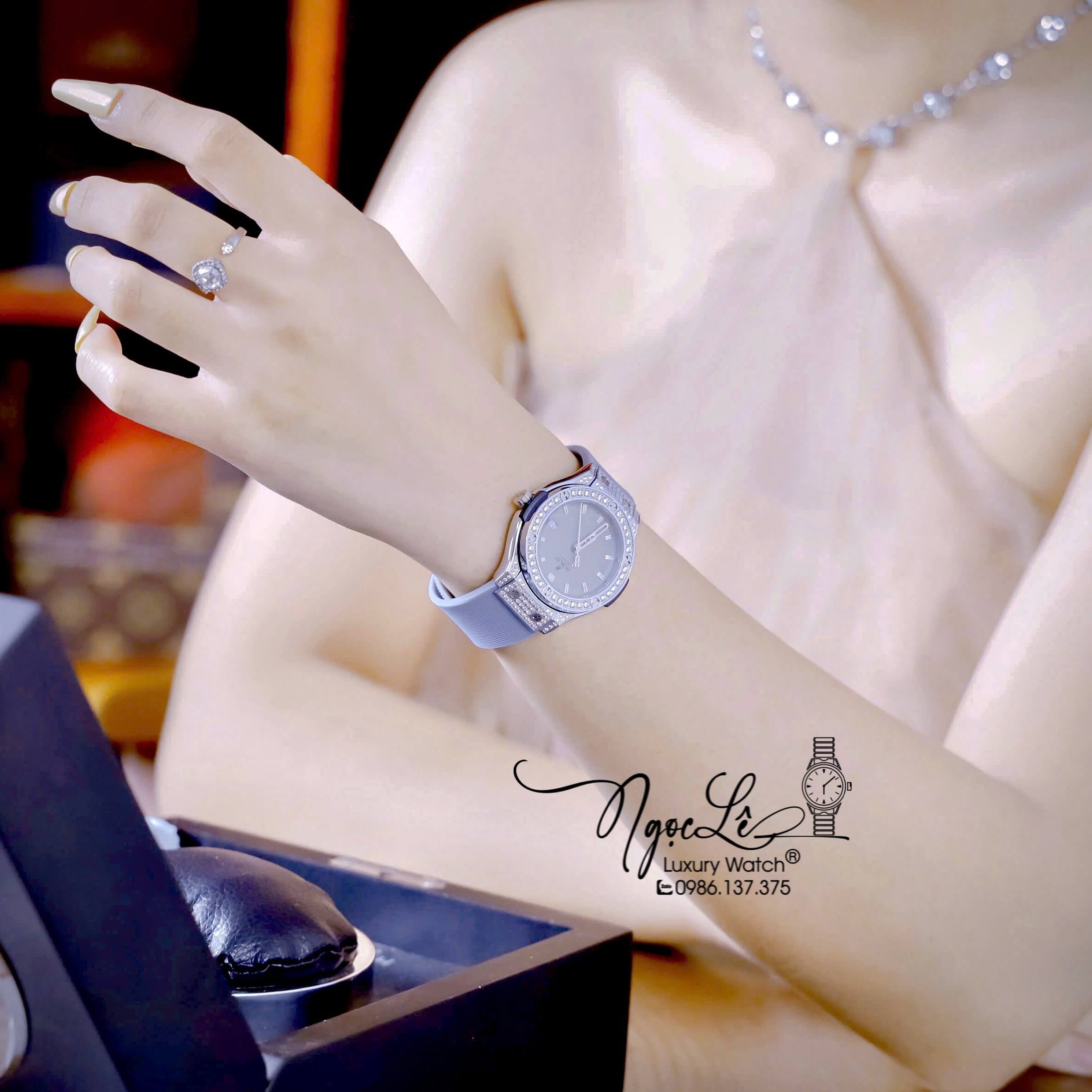 Đồng Hồ Nữ Hublot Classic Fusion Cao Su Xám Đính Đá Silver Size 34mm - Máy Quartz
