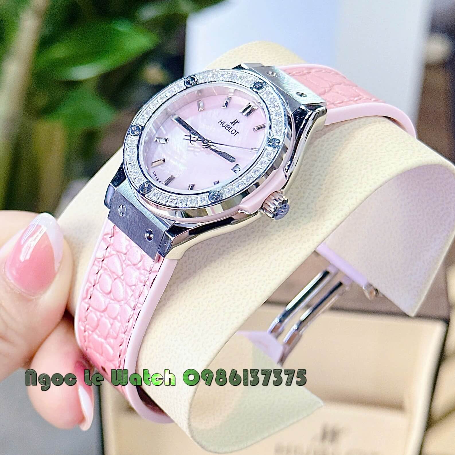 Đồng Hồ Nữ Hublot Classic Fusion Dây Cao Su Bọc Da Hồng Đính Đá Silver Size 34mm - Máy Quartz