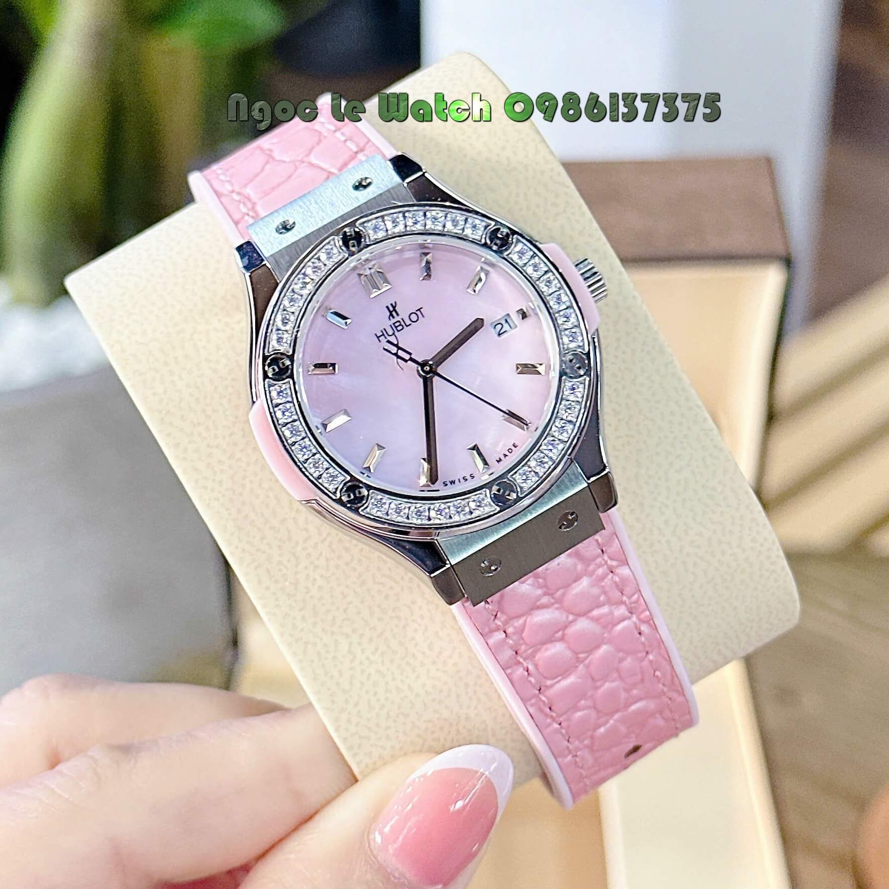 Đồng Hồ Nữ Hublot Classic Fusion Dây Cao Su Bọc Da Hồng Đính Đá Silver Size 34mm - Máy Quartz