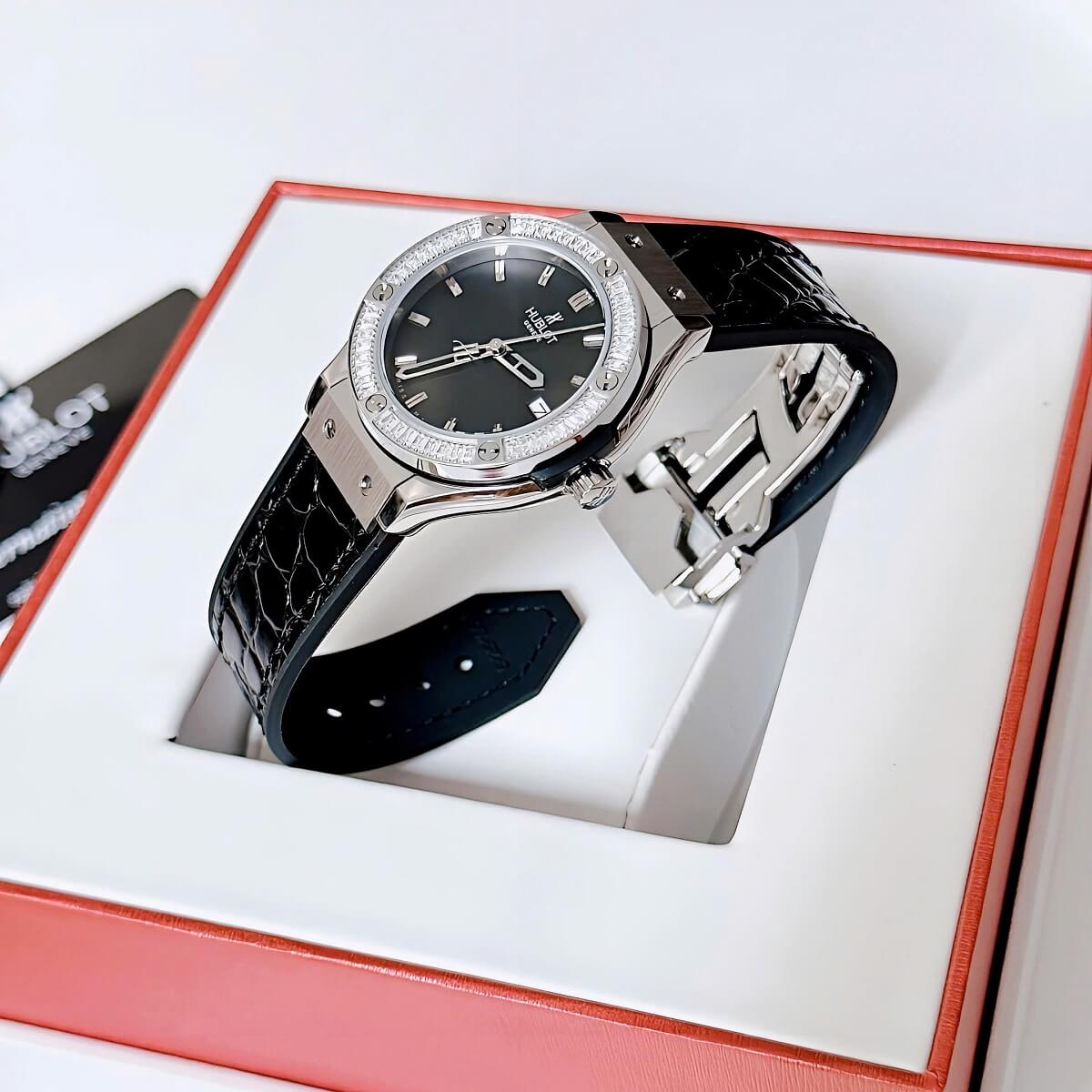 Đồng Hồ Nữ Hublot Classic Fusion Dây Cao Su Bọc Da Vân Đen Vỏ Silver 34mm