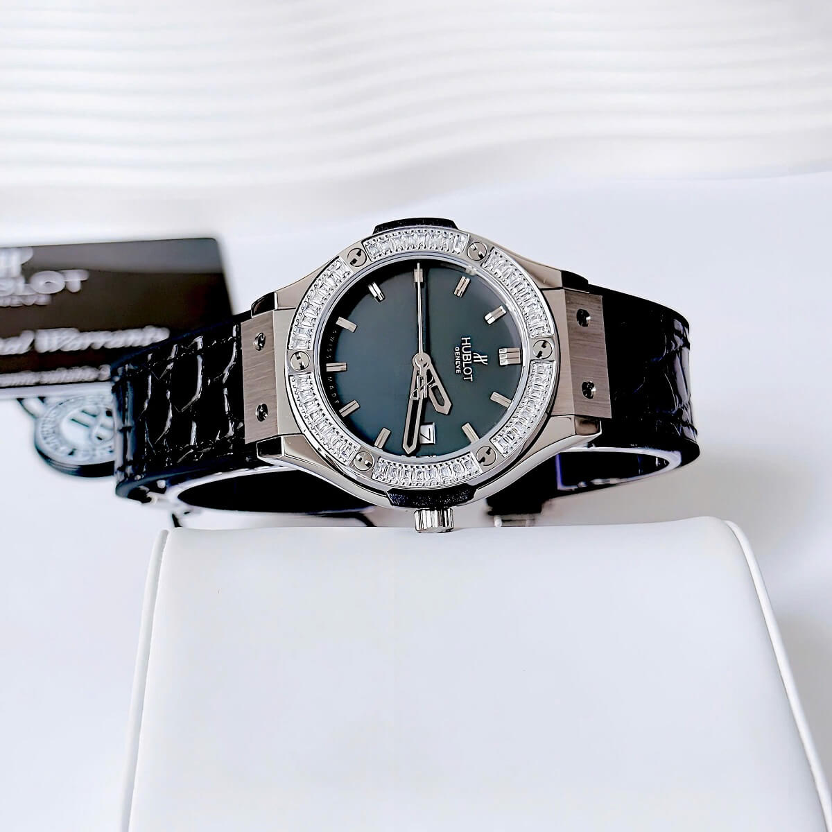 Đồng Hồ Nữ Hublot Classic Fusion Dây Cao Su Bọc Da Vân Đen Vỏ Silver 34mm