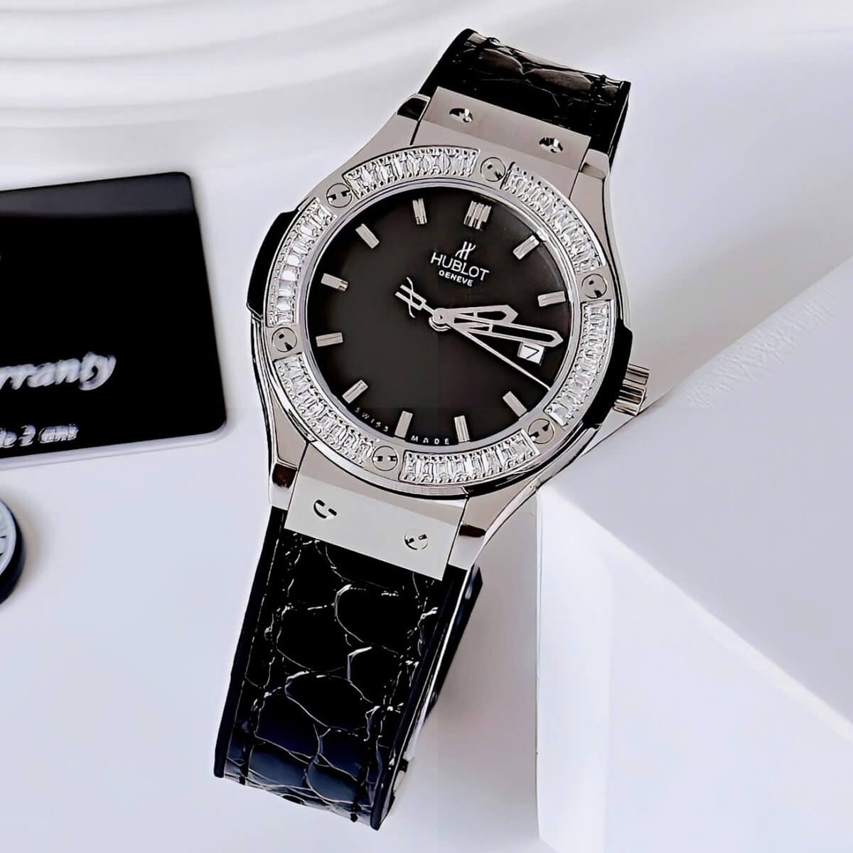 Đồng Hồ Nữ Hublot Classic Fusion Dây Cao Su Bọc Da Vân Đen Vỏ Silver 34mm