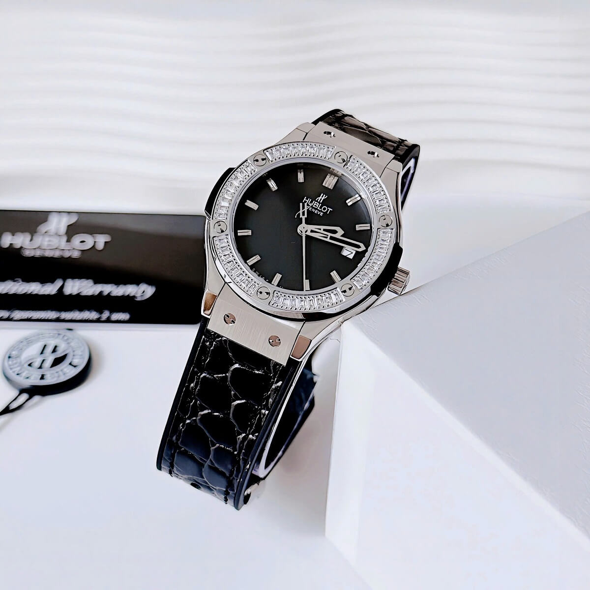Đồng Hồ Nữ Hublot Classic Fusion Dây Cao Su Bọc Da Vân Đen Vỏ Silver 34mm