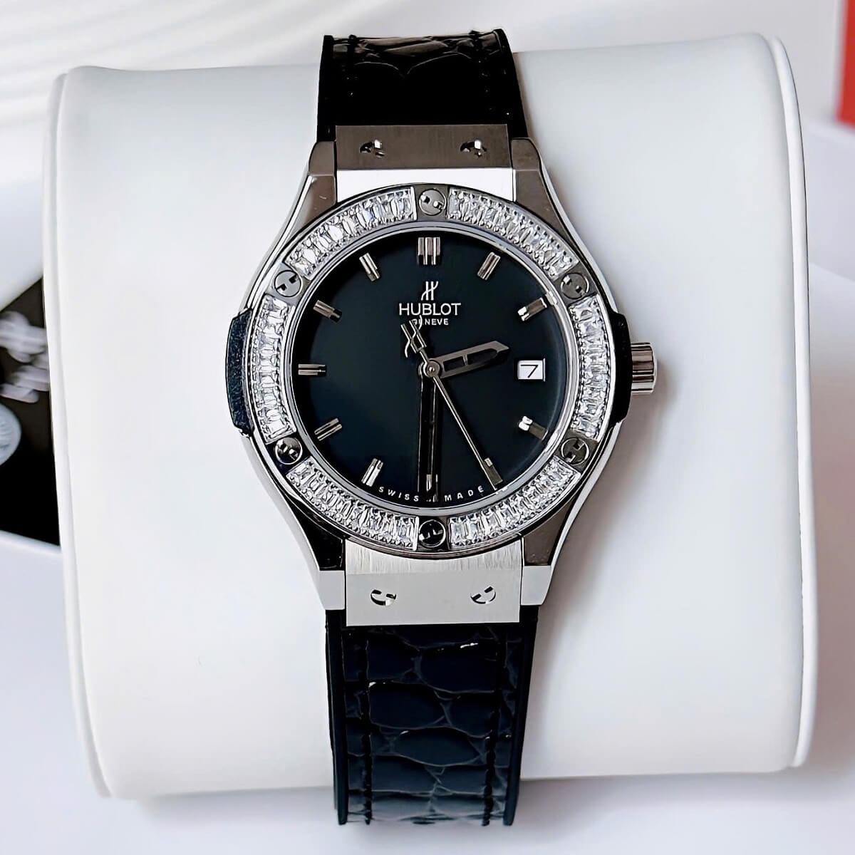 Đồng Hồ Nữ Hublot Classic Fusion Dây Cao Su Bọc Da Vân Đen Vỏ Silver 34mm