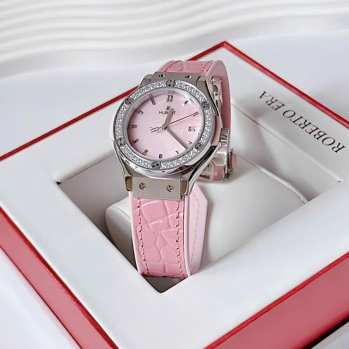 Đồng Hồ Nữ Hublot Classic Fusion Dây Cao Su Bọc Da Vân Hồng Vỏ Silver 34mm