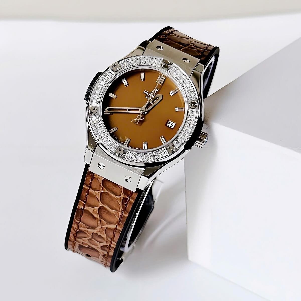 Đồng Hồ Nữ Hublot Classic Fusion Dây Cao Su Bọc Da Vân Nâu Vỏ Silver 34mm