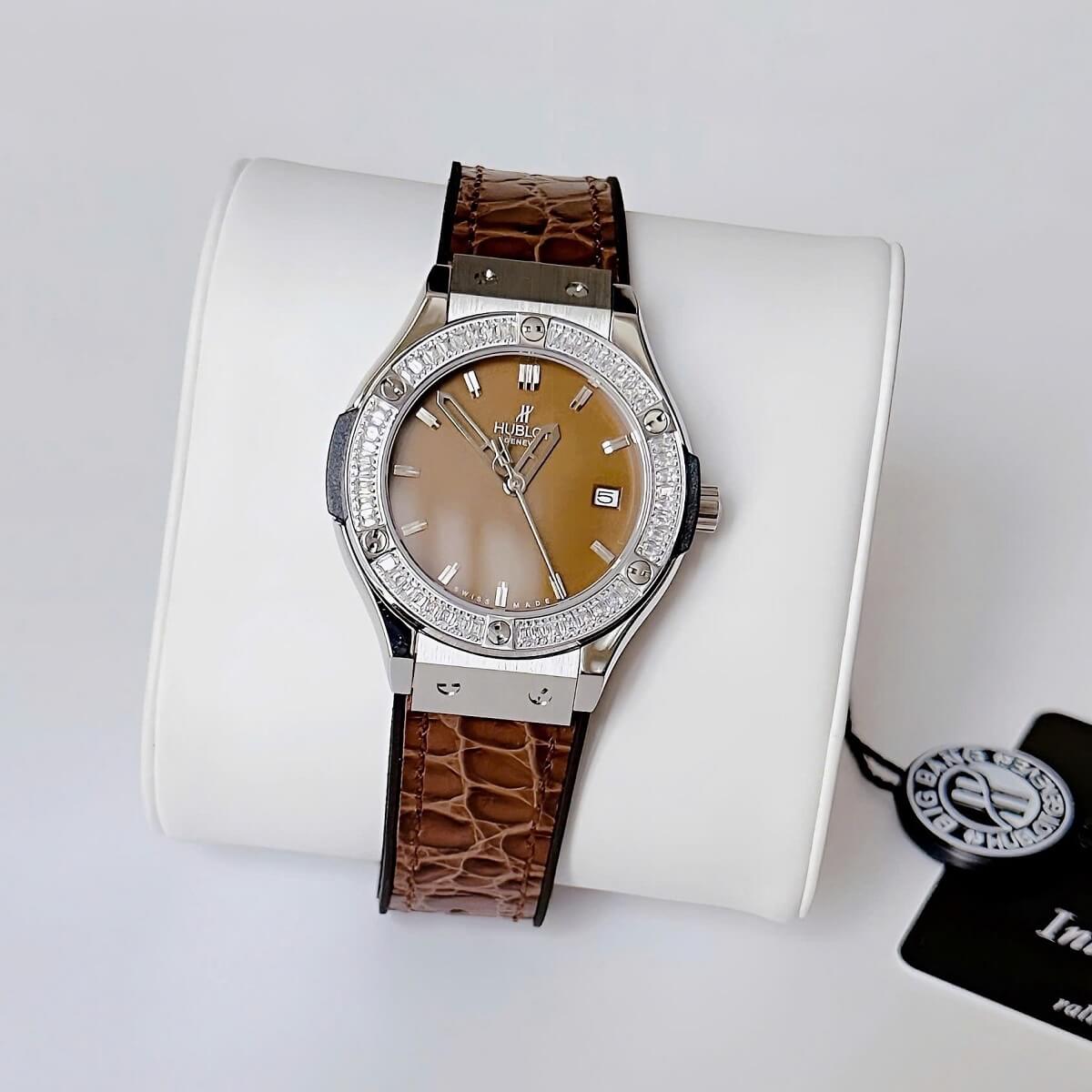 Đồng Hồ Nữ Hublot Classic Fusion Dây Cao Su Bọc Da Vân Nâu Vỏ Silver 34mm