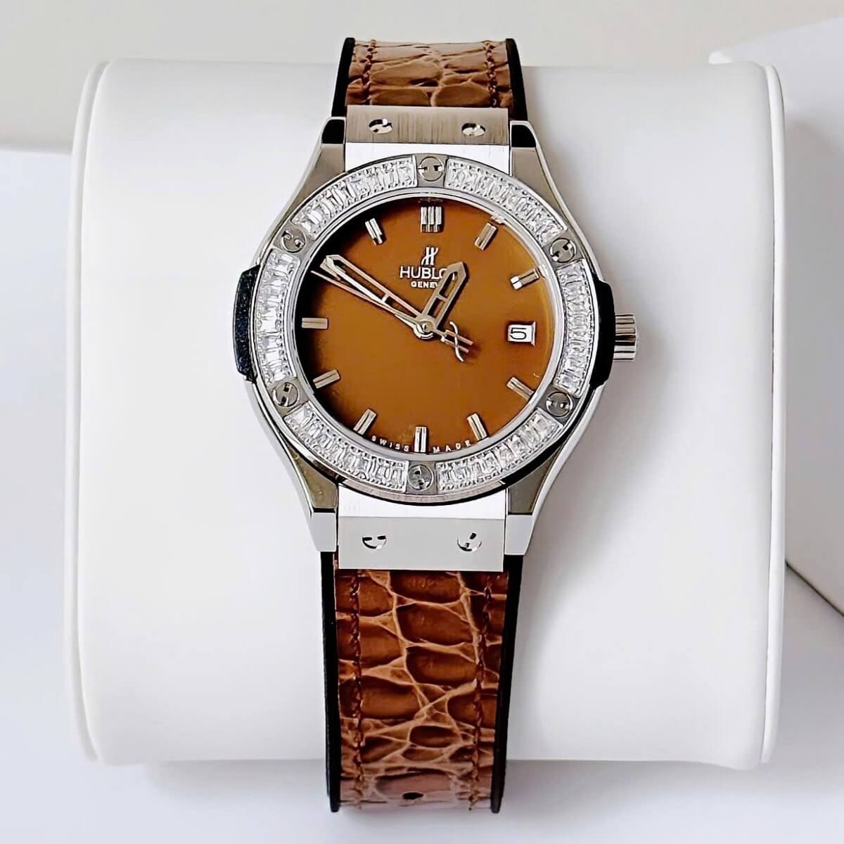 Đồng Hồ Nữ Hublot Classic Fusion Dây Cao Su Bọc Da Vân Nâu Vỏ Silver 34mm