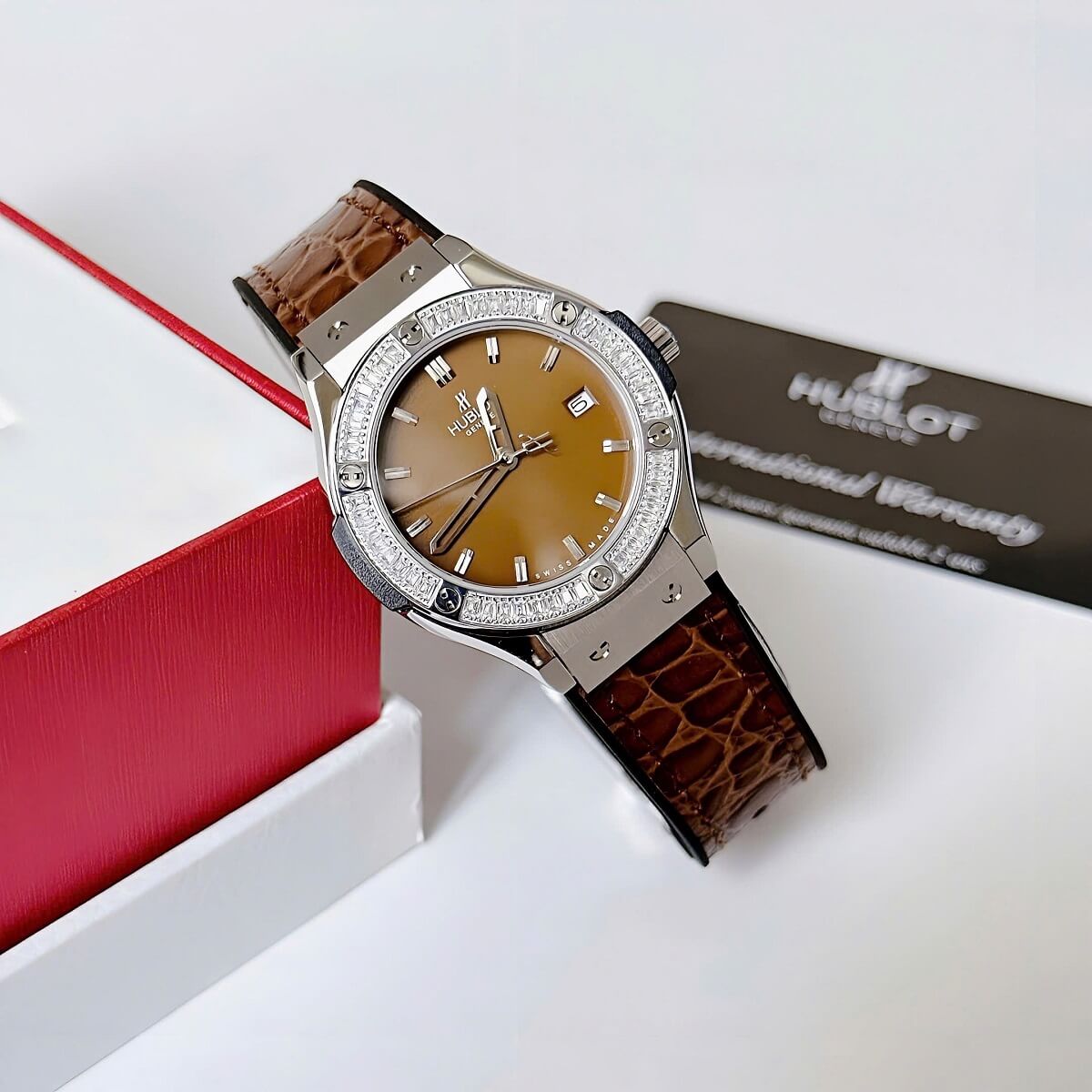 Đồng Hồ Nữ Hublot Classic Fusion Dây Cao Su Bọc Da Vân Nâu Vỏ Silver 34mm