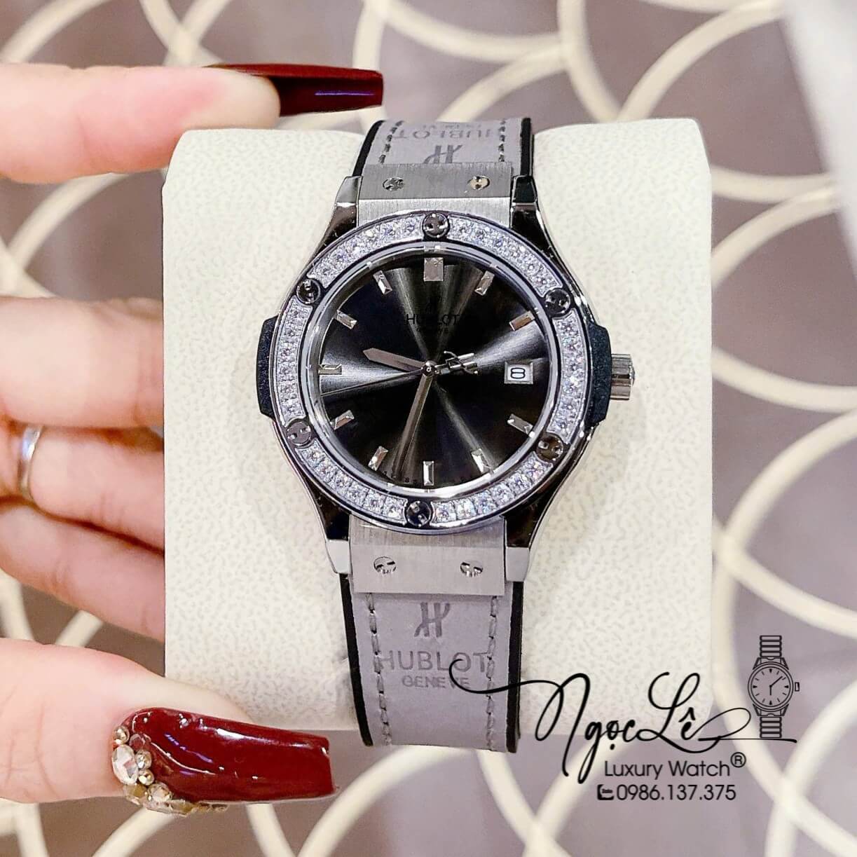 Đồng Hồ Nữ Hublot Classic Fusion Dây Cao Su Bọc Da Xám Đính Đá Silver Size 34mm - Máy Quartz