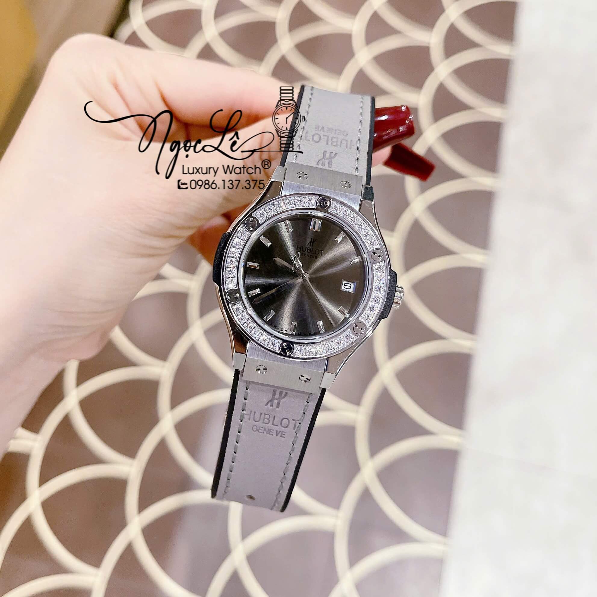 Đồng Hồ Nữ Hublot Classic Fusion Dây Cao Su Bọc Da Xám Đính Đá Silver Size 34mm - Máy Quartz