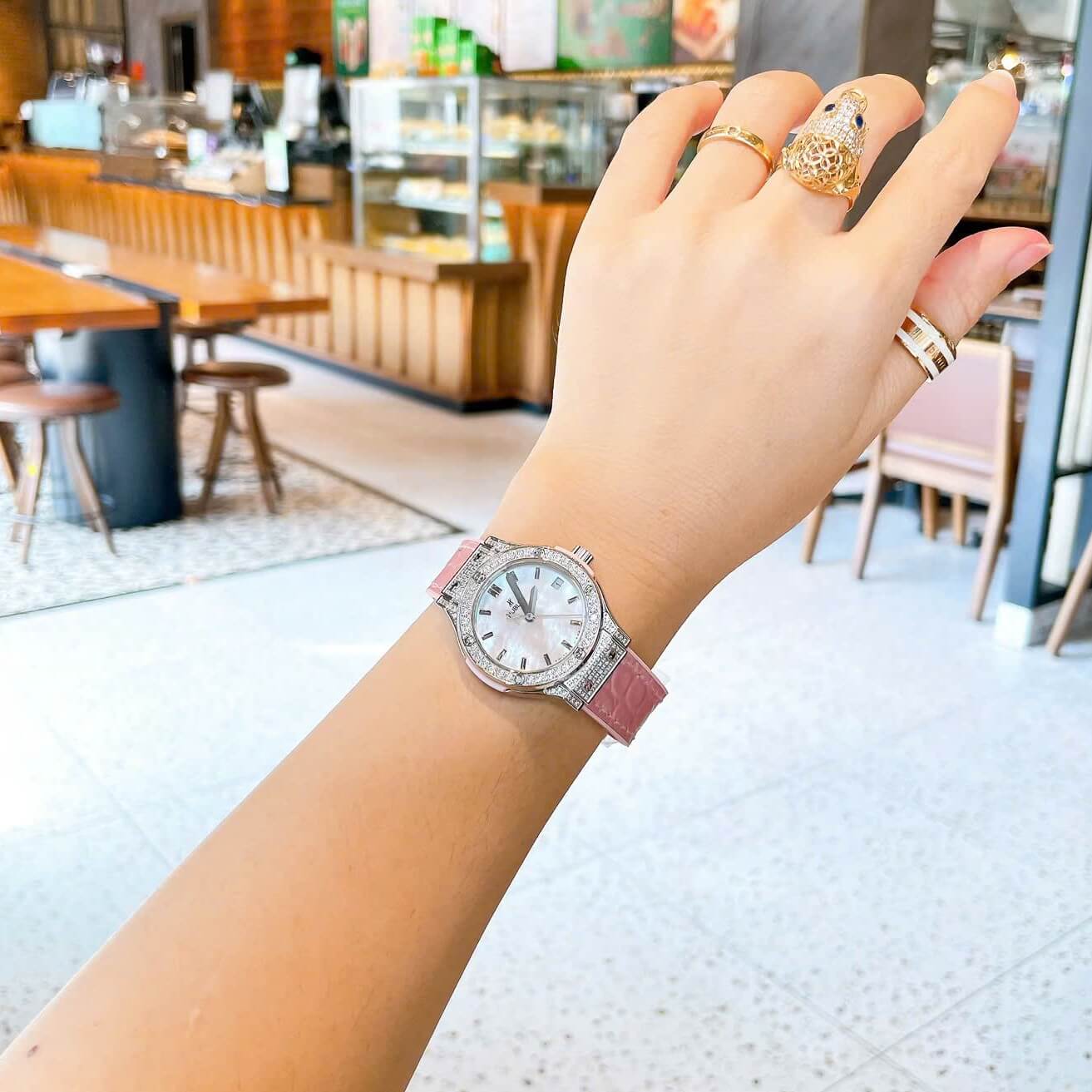 Đồng Hồ Nữ Hublot Classic Fusion Dây Cao Su Hồng Pastel Đính Đá Size 30mm Máy Pin Miyota Nhật - Vỏ Silver