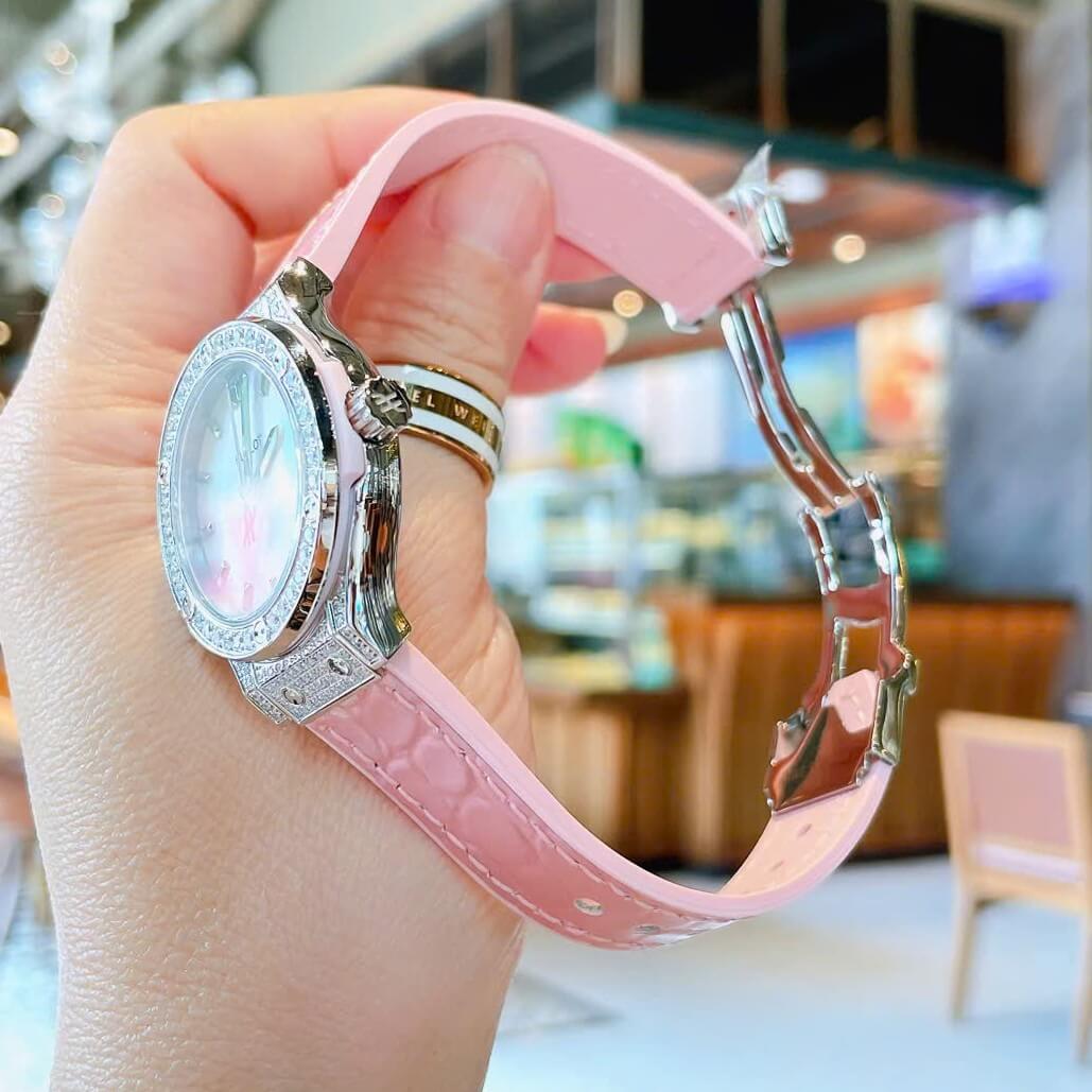 Đồng Hồ Nữ Hublot Classic Fusion Dây Cao Su Hồng Pastel Đính Đá Size 30mm Máy Pin Miyota Nhật - Vỏ Silver