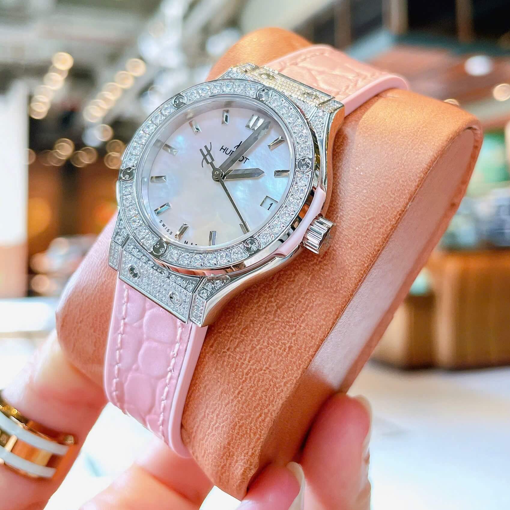 Đồng Hồ Nữ Hublot Classic Fusion Dây Cao Su Hồng Pastel Đính Đá Size 30mm Máy Pin Miyota Nhật - Vỏ Silver
