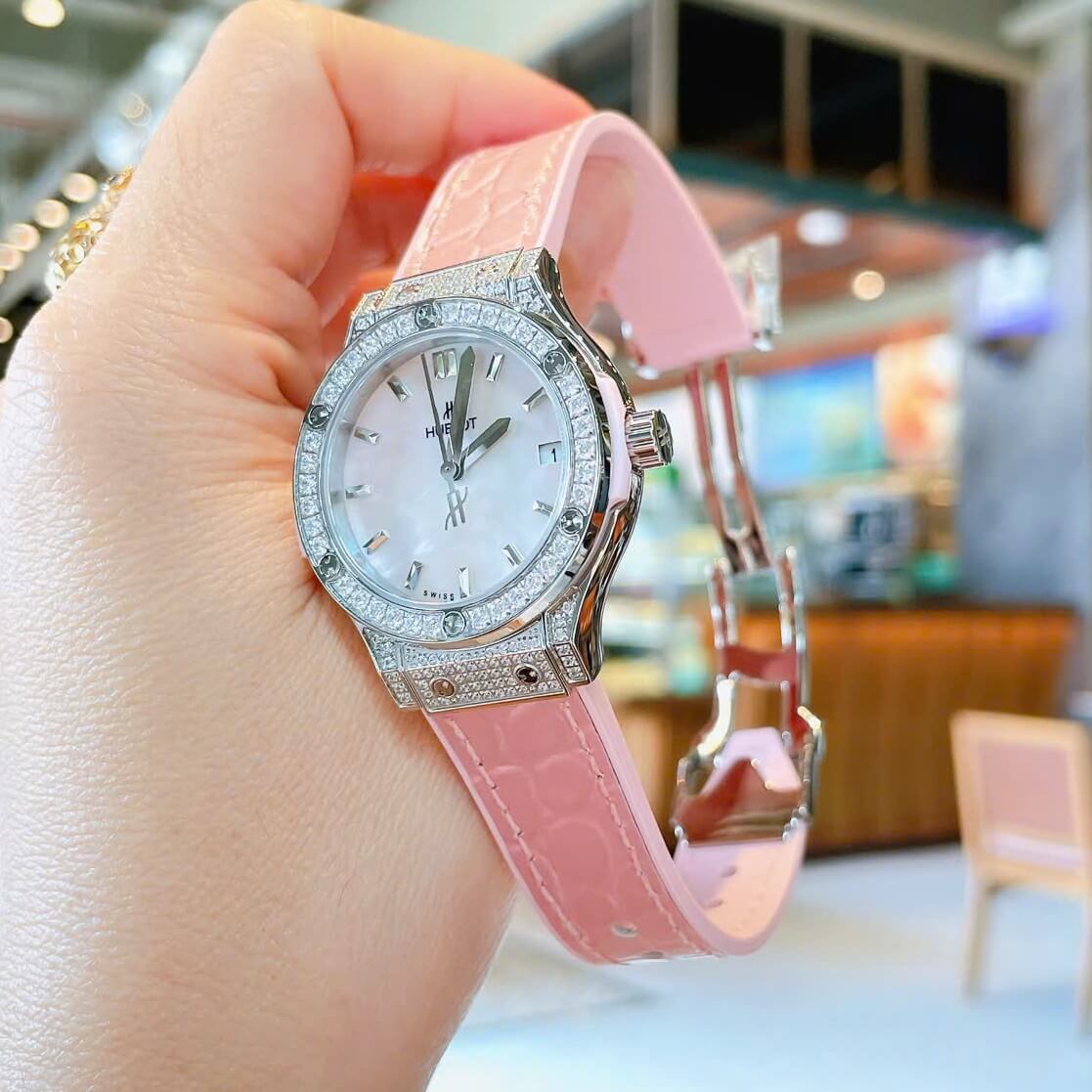 Đồng Hồ Nữ Hublot Classic Fusion Dây Cao Su Hồng Pastel Đính Đá Size 30mm Máy Pin Miyota Nhật - Vỏ Silver