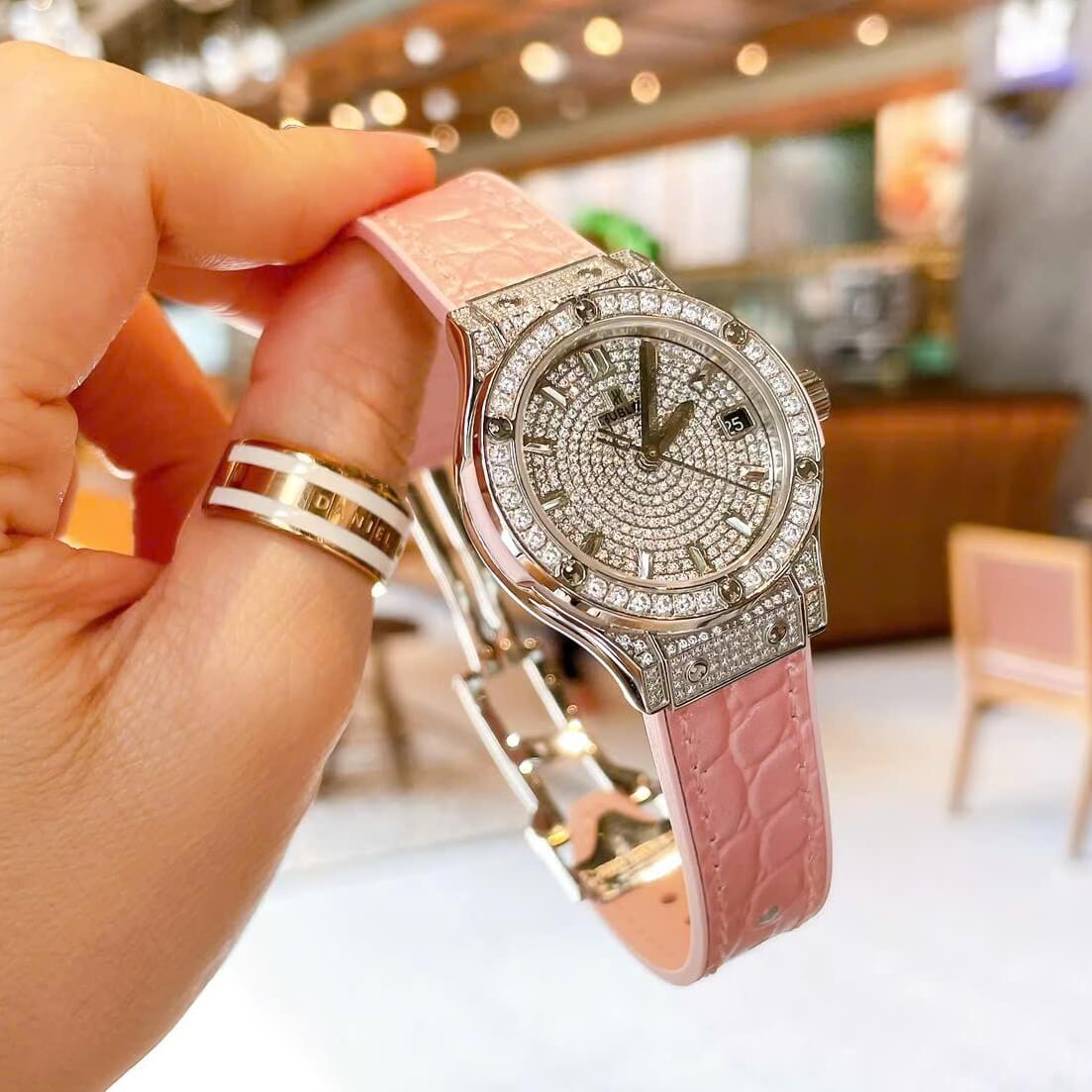 Đồng Hồ Nữ Hublot Classic Fusion Dây Cao Su Hồng Pastel Đính Đá Size 30mm Máy Pin Miyota Nhật - Vỏ Silver