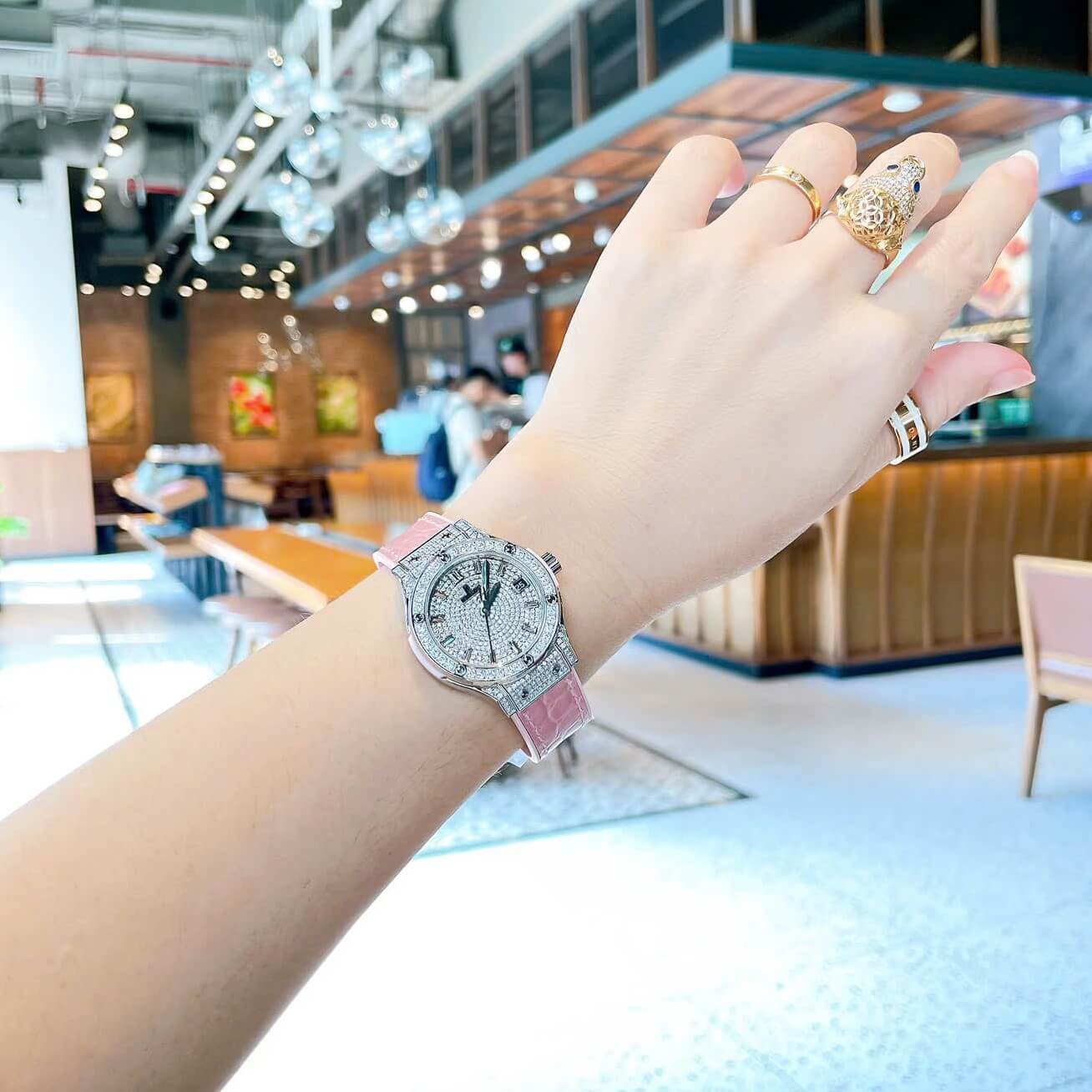 Đồng Hồ Nữ Hublot Classic Fusion Dây Cao Su Hồng Pastel Đính Đá Size 30mm Máy Pin Miyota Nhật - Vỏ Silver