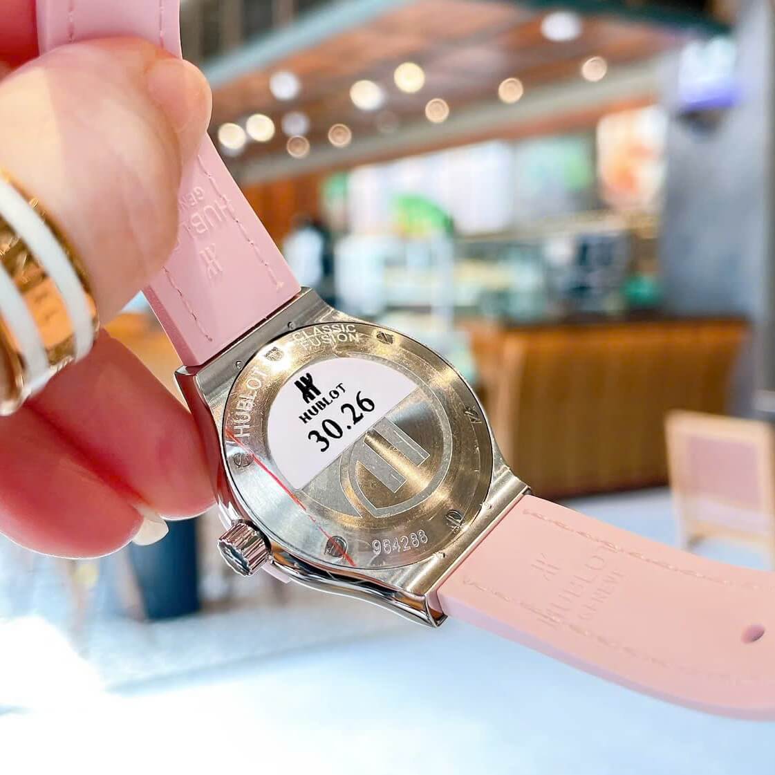 Đồng Hồ Nữ Hublot Classic Fusion Dây Cao Su Hồng Pastel Đính Đá Size 30mm Máy Pin Miyota Nhật - Vỏ Silver